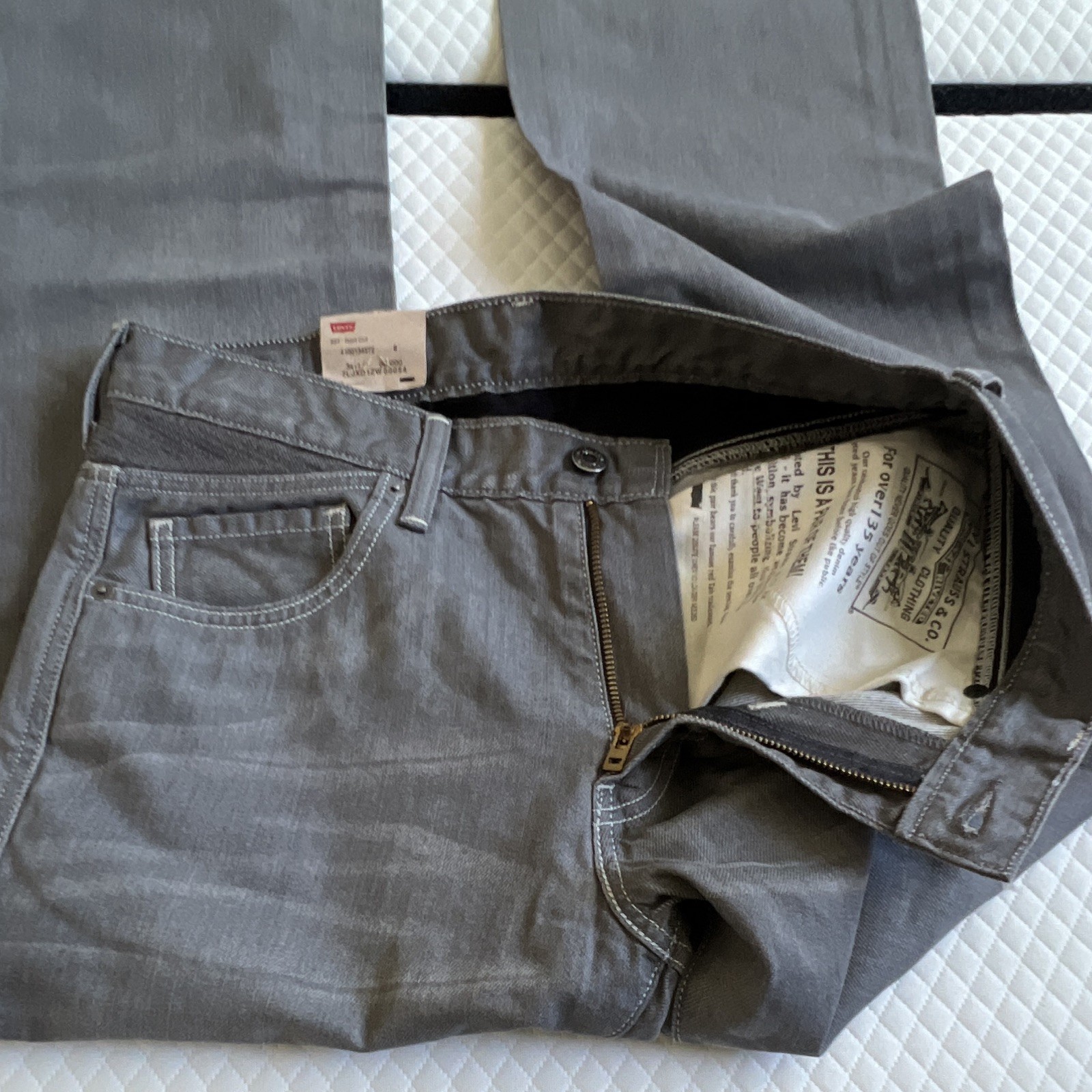 Levi’s Men’s Gray Bootcut Jeans Slim Fit Low Rise Cotton Denim 5-Pocket