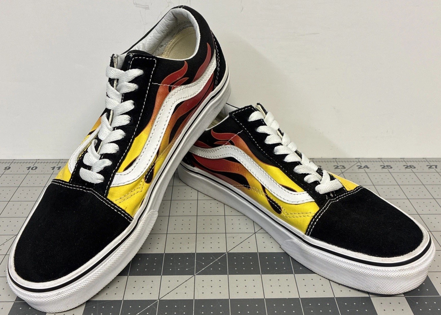 Vans Old Skool Flames US Men’s size 7.0, Women’s 8.5, UK 6.0, EUR 39.0 & CM 25.0
