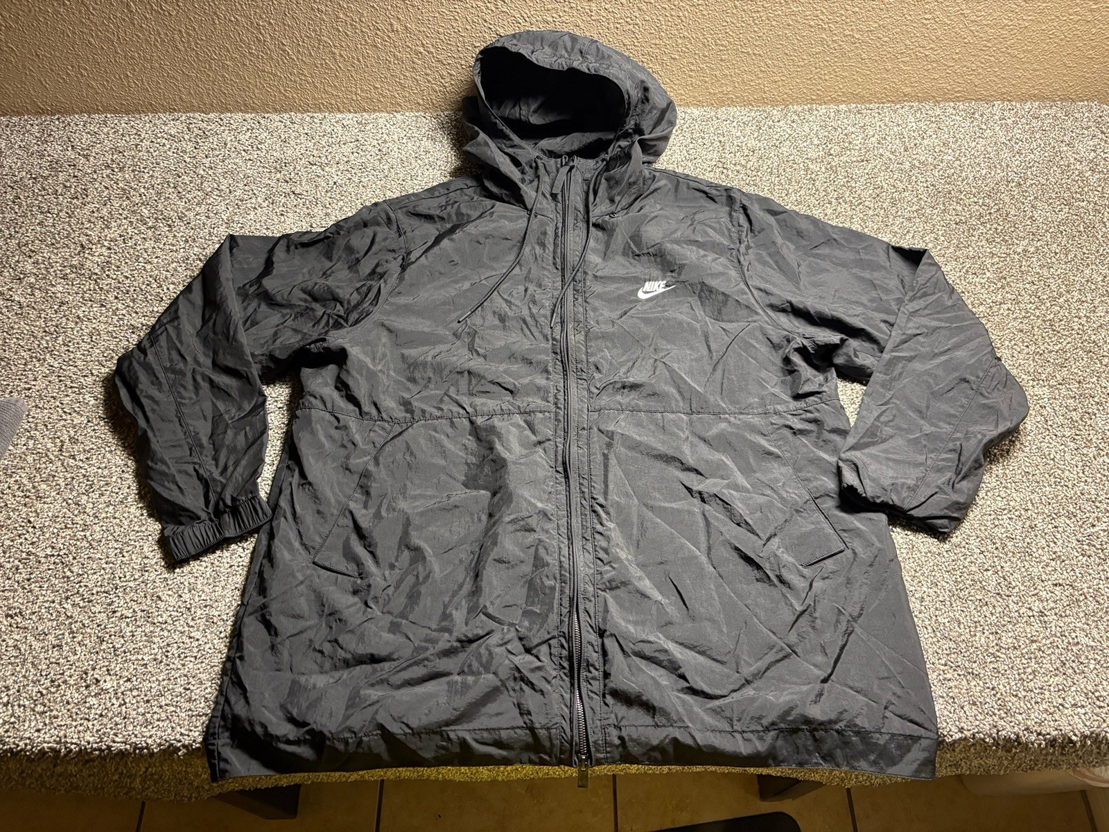 Nike Windbreaker Full Zip Jacket Mens 2XL Black Nylon Hooded Lightweight 928857
