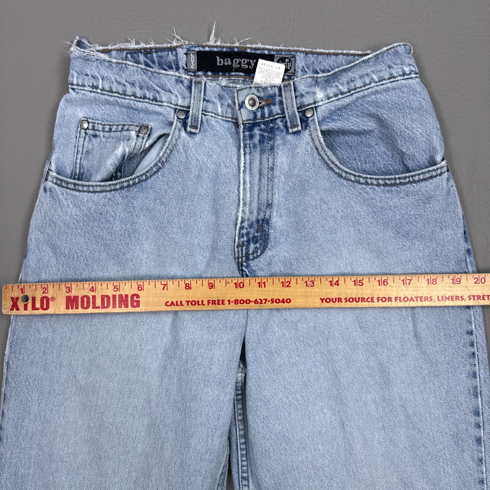 Vintage Levis SilverTab Jeans Mens 30×32 Blue Baggy 90s Made USA Thrashed Faded
