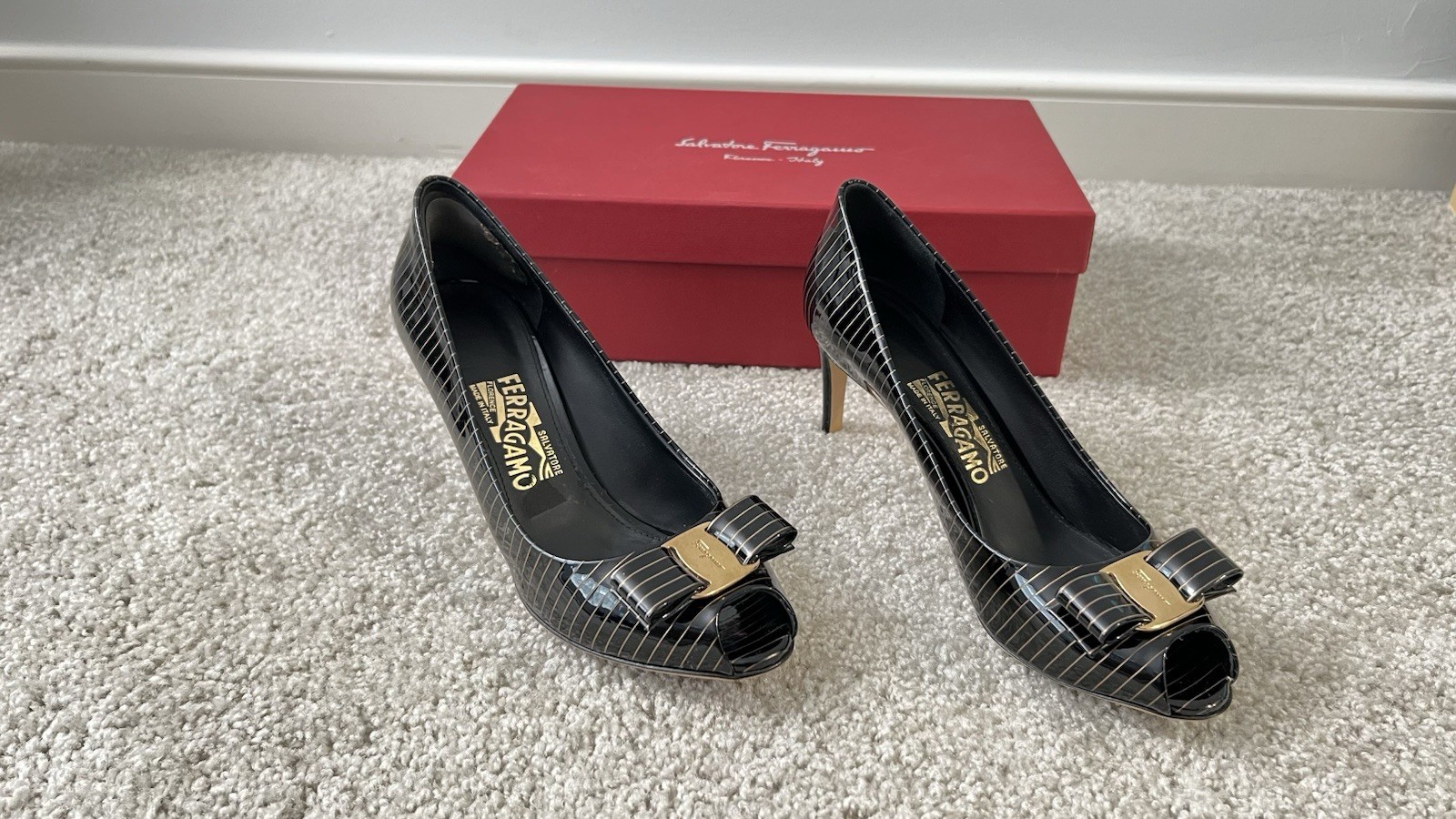 Salvatore Ferragamo Italy Black Patent Leather Pola Gold Striped 7cm ShoesSize 8