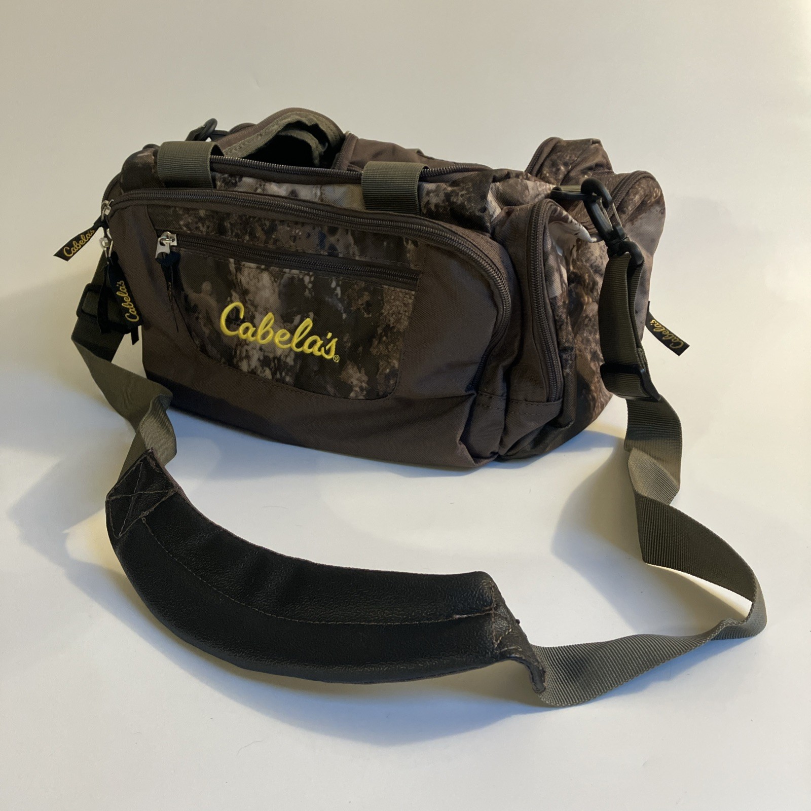CABELAS CAMO Camouflage MINI Catch-All DUFFLE Gear Blind Hunting BAG Zip Pockets