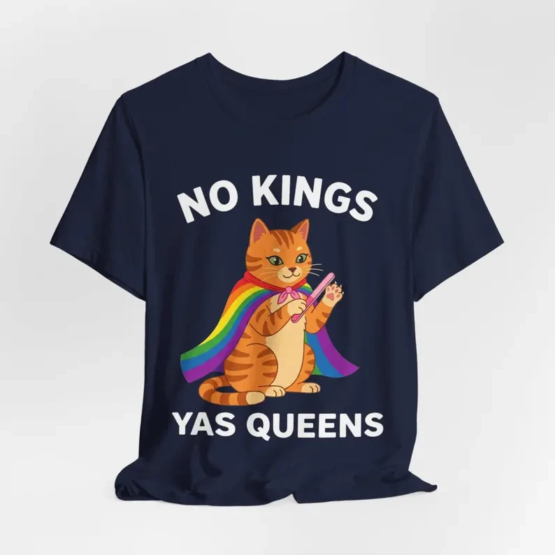 No Kings Yas Queens Funny Pride Cat T-Shirt | LGBT Rainbow Pride Month Gift