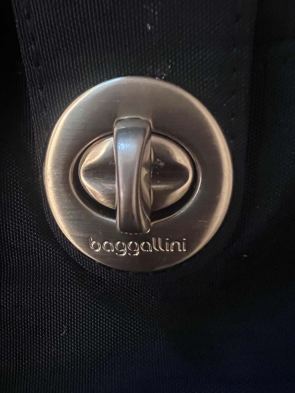 Baggallini Black Crescent Shoulder Bag Zip Closure Lightweight Gold Hardware