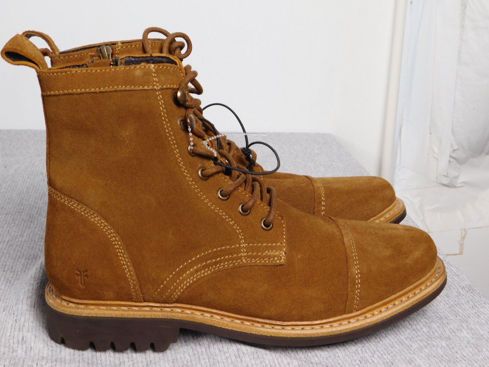 NEW Frye & Co Russell Lace-Up Suede Boots Side Zipper Tan Men’s Size 8.5 to 10.5