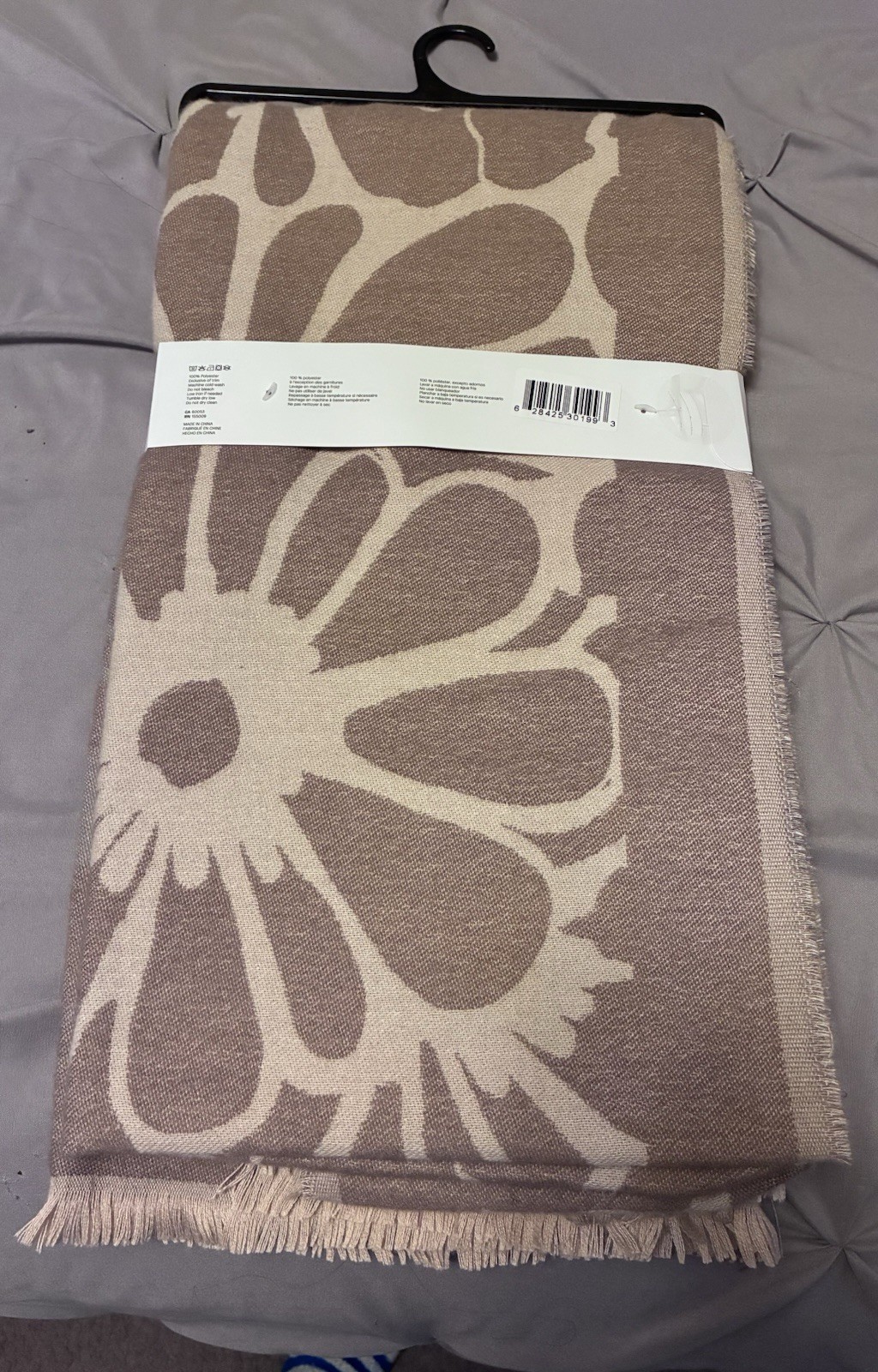 JOE’S Designer Scarf Never Been Used Perfect Beautiful For Any Occasion