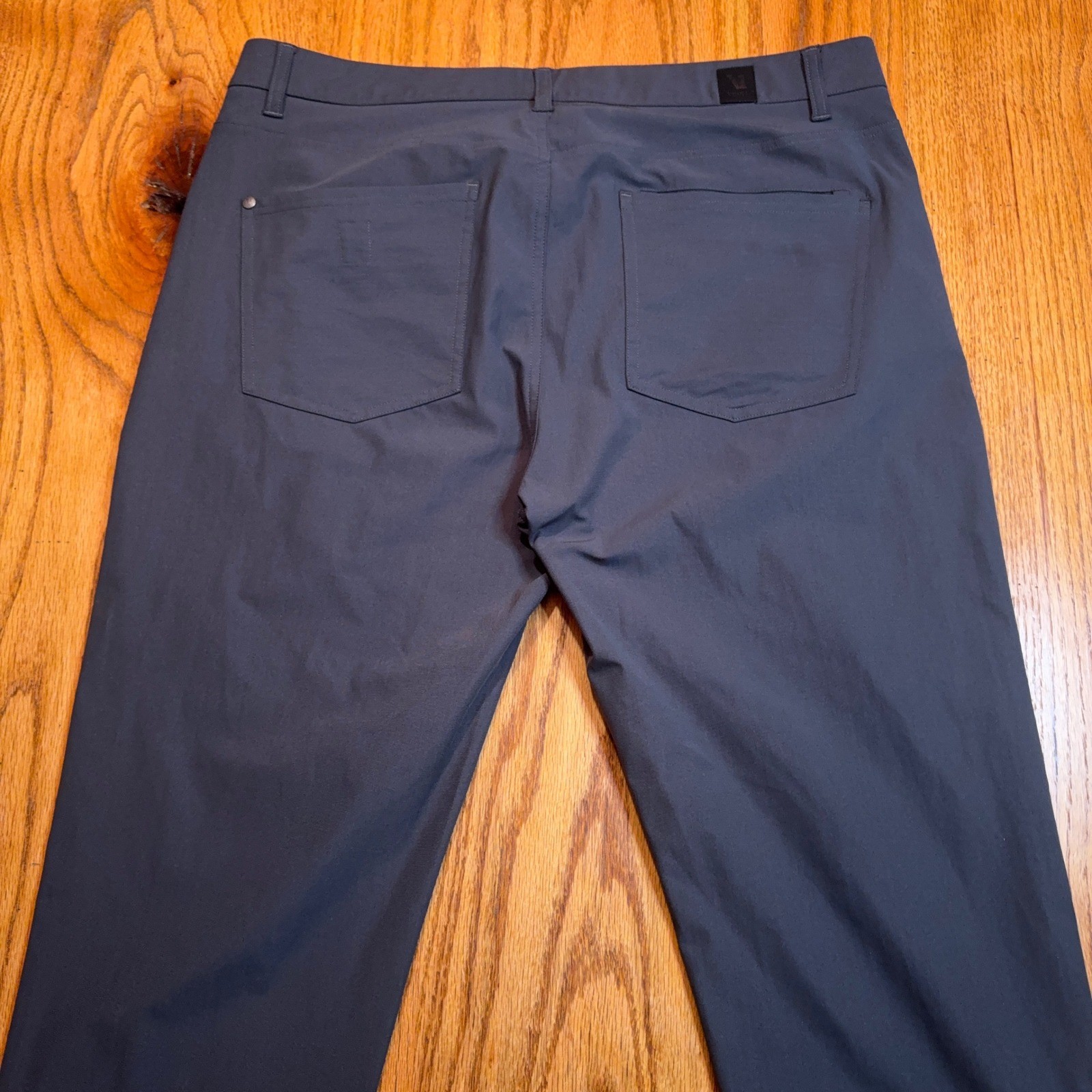 Vuori Meta Pants Mens 36 Charcoal Gray Technical Stretch Slim Straight V430 FLAW