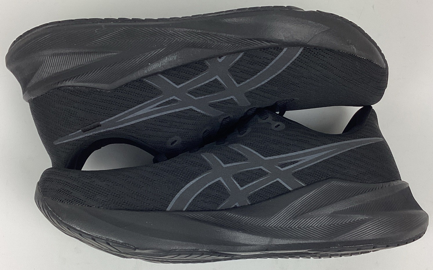 ASICS Men’s VERSABLAST 4 Running Shoes Black Carrier Gray Size 9.5