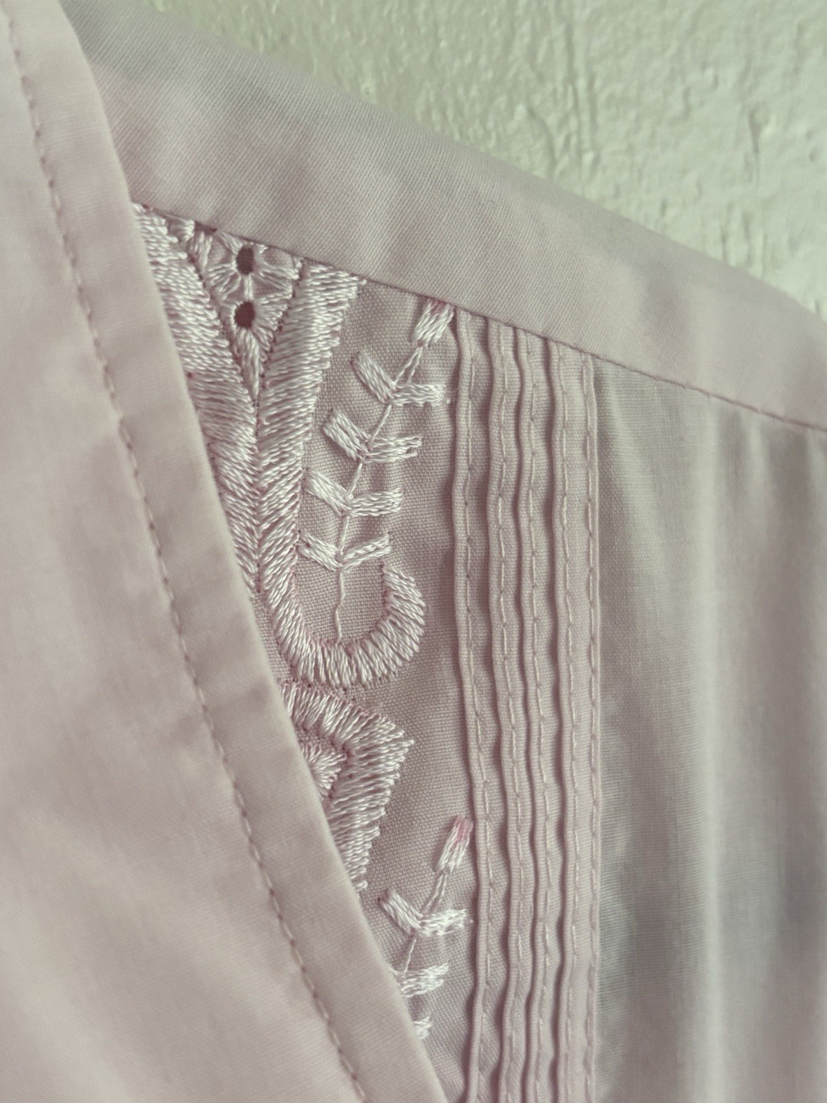 Vintage ’80s Haband! Pink Guayabera Embroidered Mexican Button-Up Shirt Size M