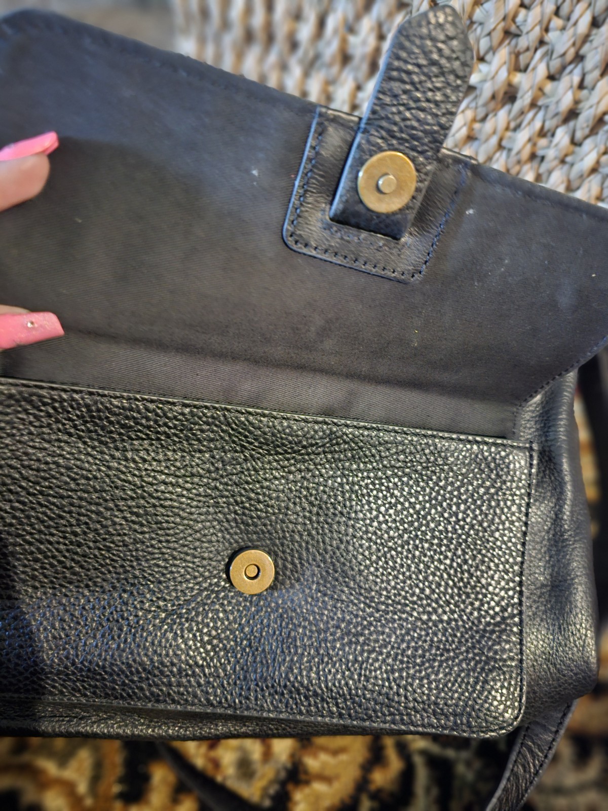 Fossil Black Pebbled Crossbody Bag Zip Top Magnetic Flap Gold Hardware Pockets