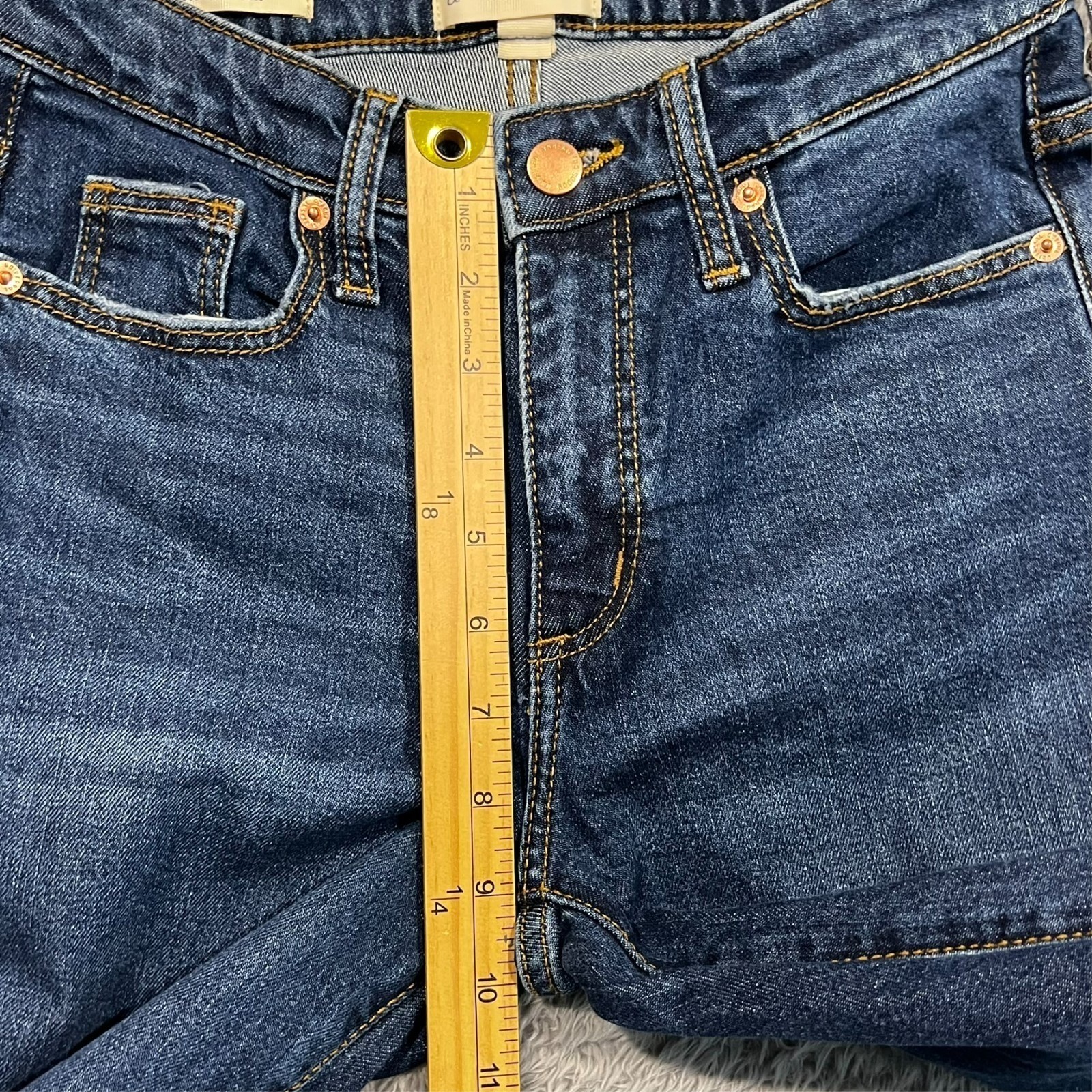 Universal Thread Jeans High Rise Slim Straight Distressed Dark Wash Womens 2/26R