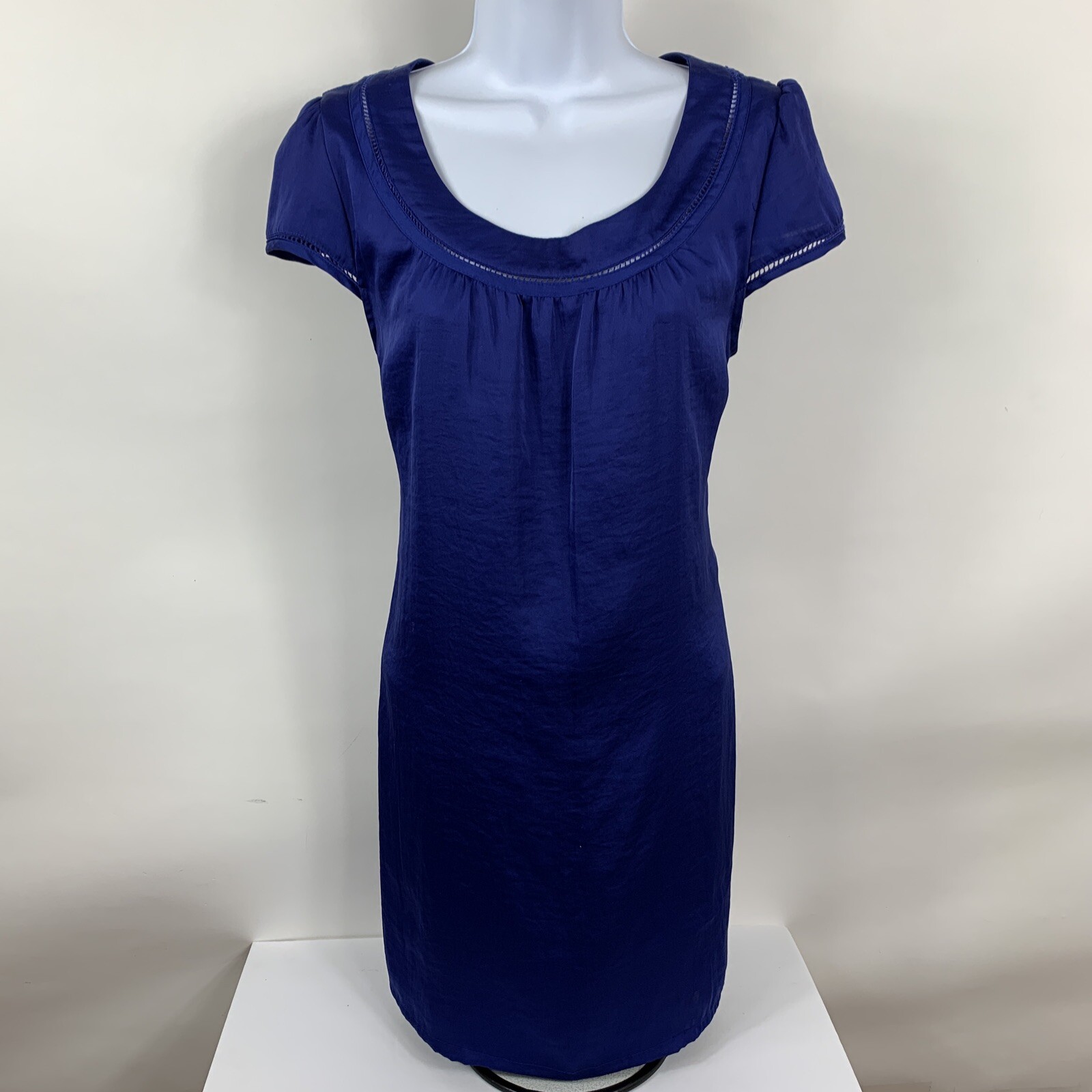 H & M Modern Classic Mini Dress Women’s Size 8 Short Sleeve Blue Lightweight
