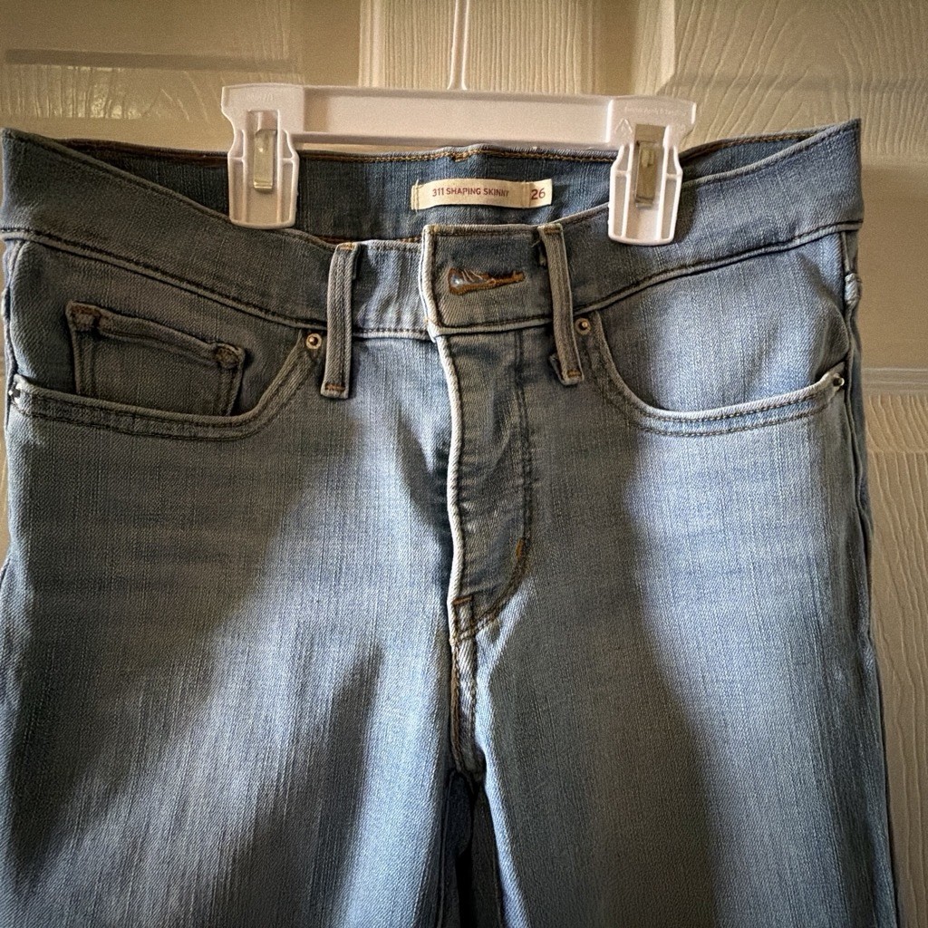 Levi’s Women’s Light Wash Blue Denim Skinny Jeans Stretch Studded Hem