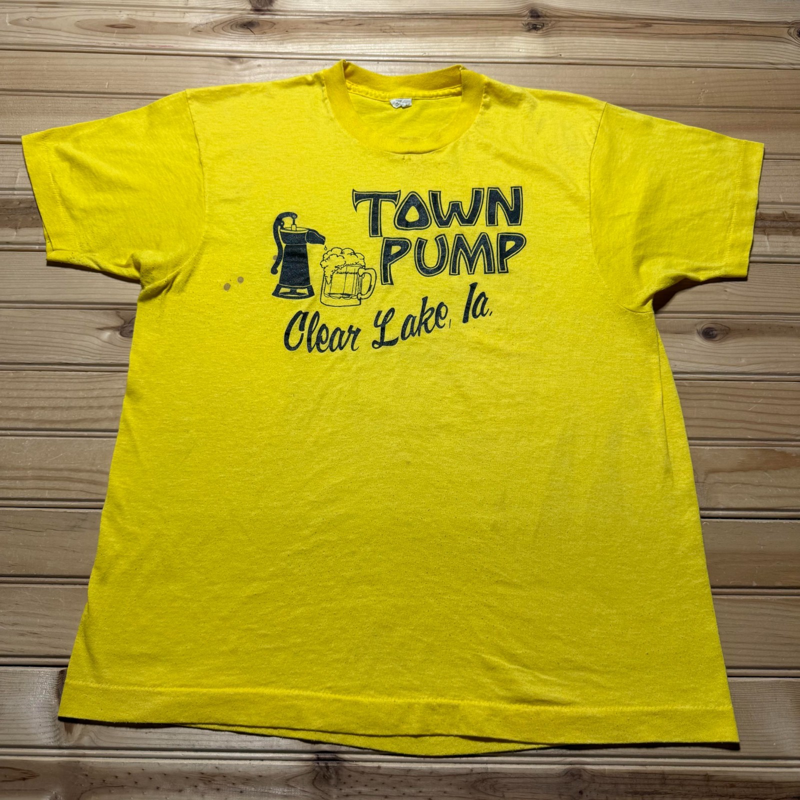 Vintage 80s Town Pump Beer Clear Lake Iowa Single Stitch Graphic T-Shirt Medium