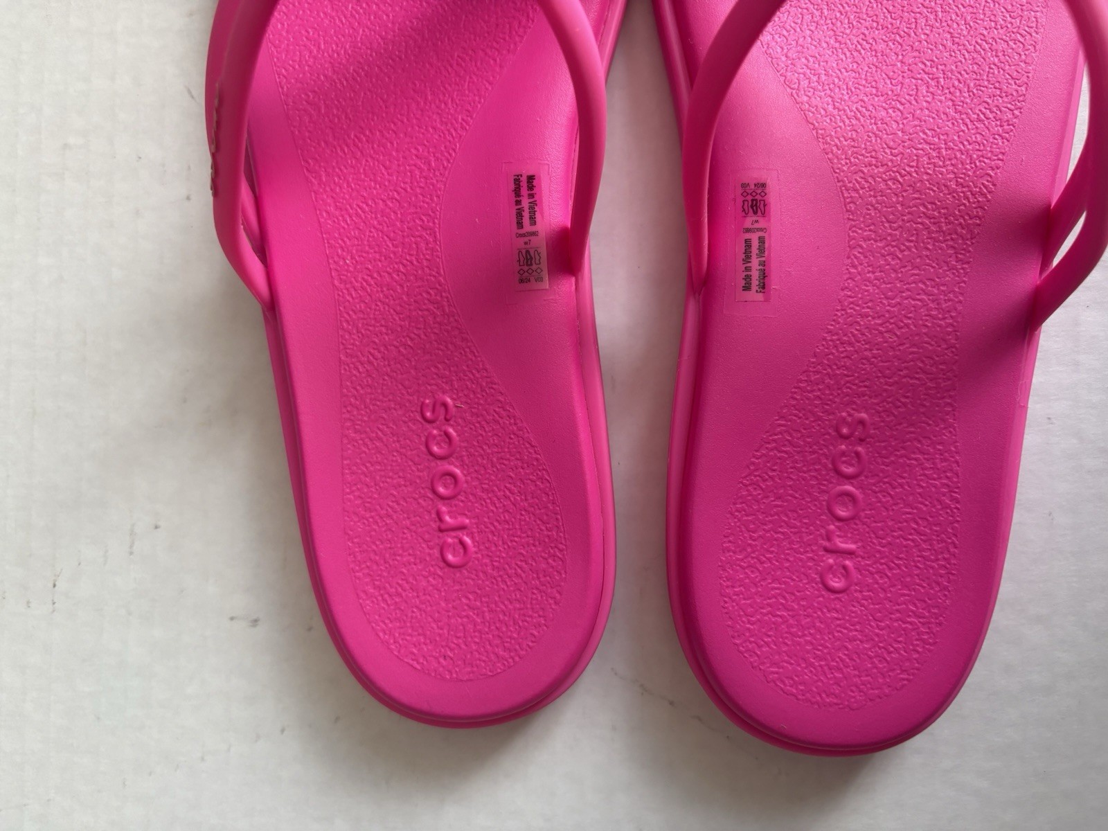 Croslite foam sandals, Crocs Miami Toe Loop Sandal, Dragon Fruit Women’s Sz 7