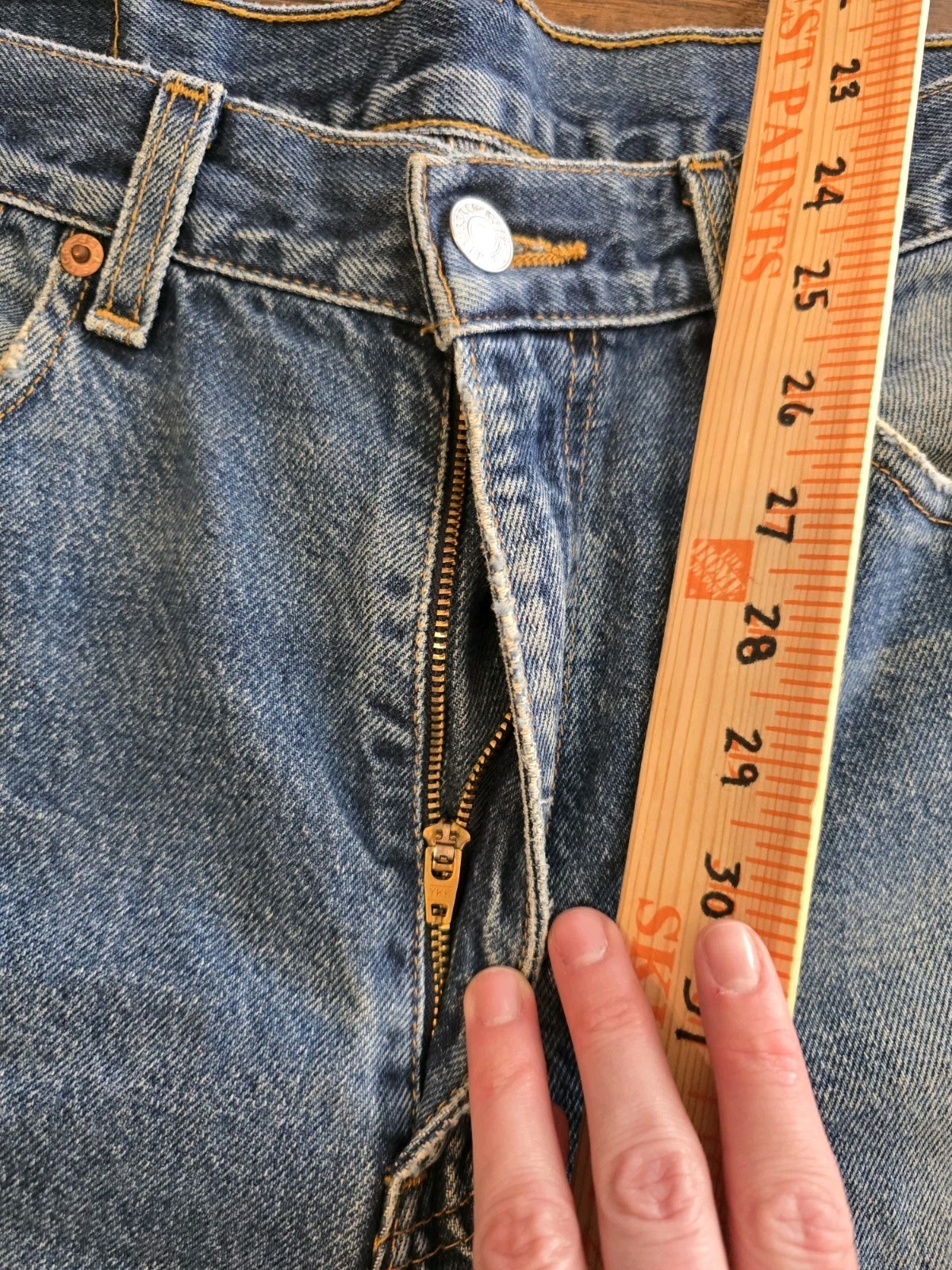 Levi’s 550 Relaxed Fit men’s jeans size 34×32. Paint Stains.LL-509. 1990