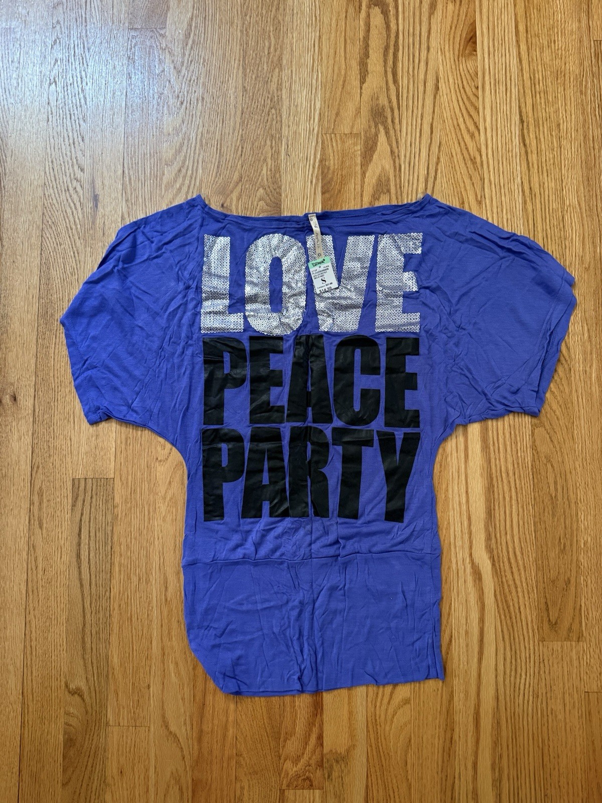 NWT Papaya Purple Graphic T-Shirt Small Sequin Love Peace Party Batwing Sleeve