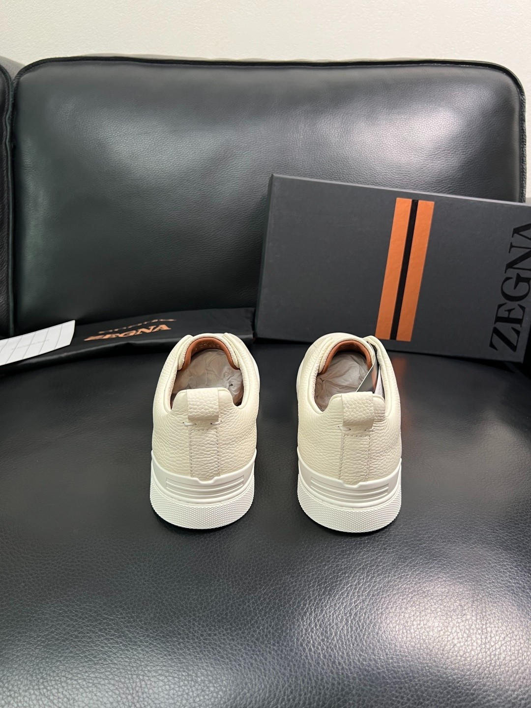 Men Zegna Off White Pebble Grain Calf Leather Concealed Elastic Laceless Slip On