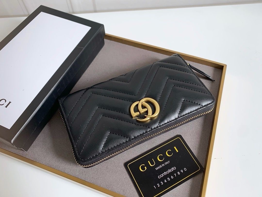 Gucci wallet black with gold GG zip around