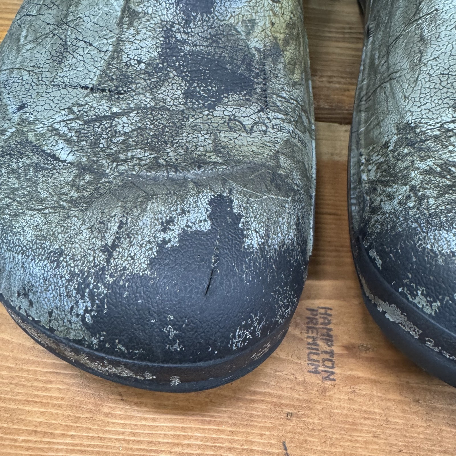 Crocs Classic Camo Clogs M10/W12 Multicolor Realtree Slip On Unisex