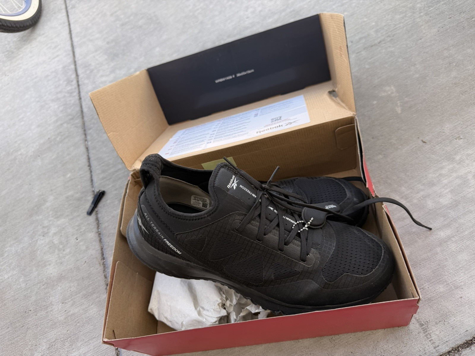 Reebok Men’s Black Low Top Lace-Up Slip Resistant Athletic Sneaker New in Box