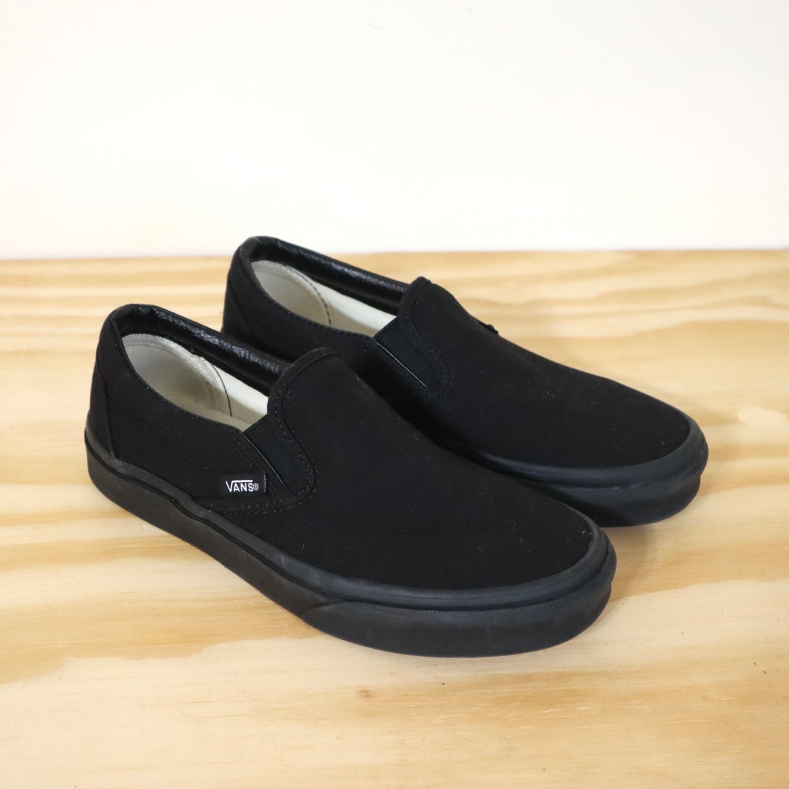 Vans Black on Black Sneakers Low Tops Size Women’s 6.5 Men 5
