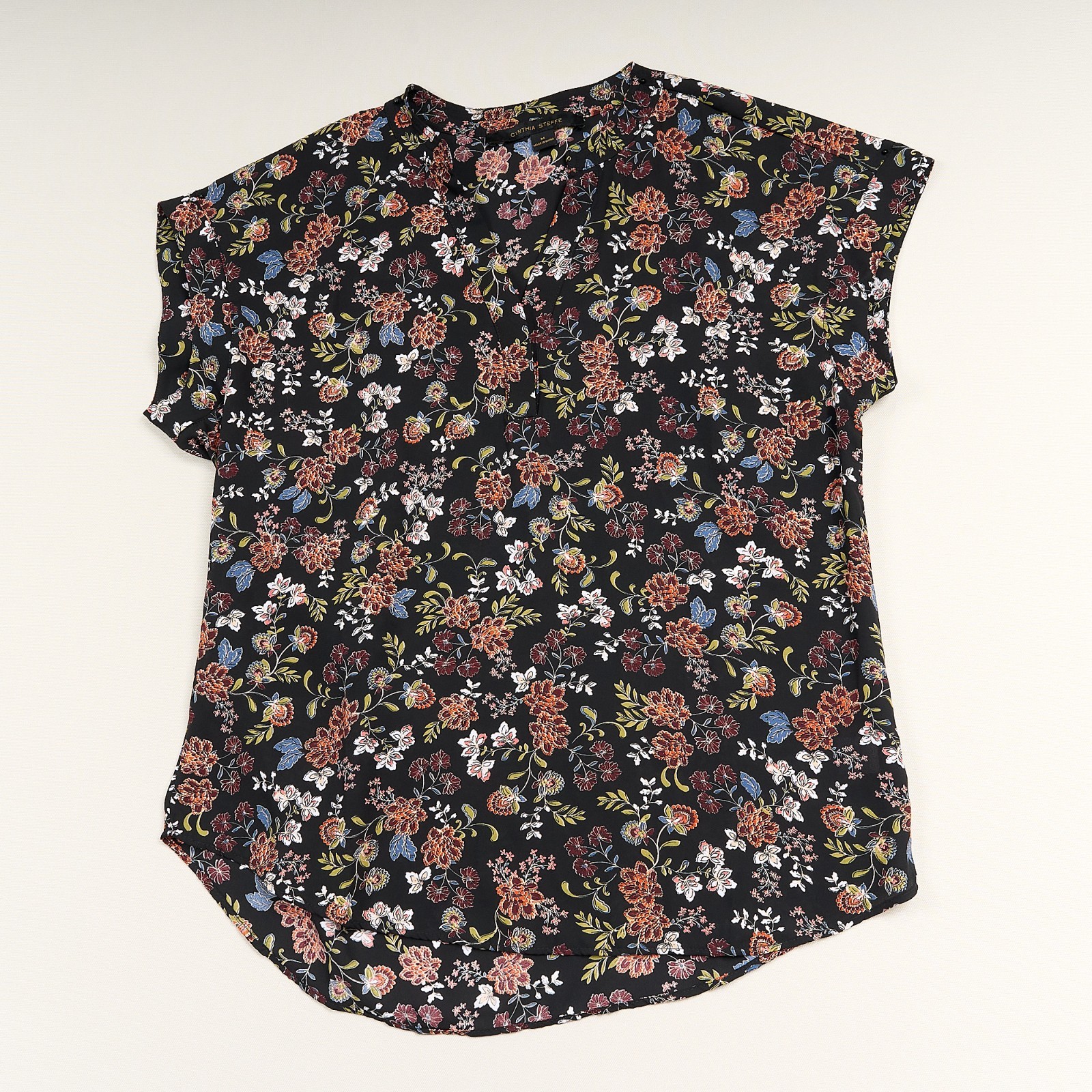 Cynthia Steffe Top Womens Sz M Black Floral V-Neck Cap Sleeve Pullover Top