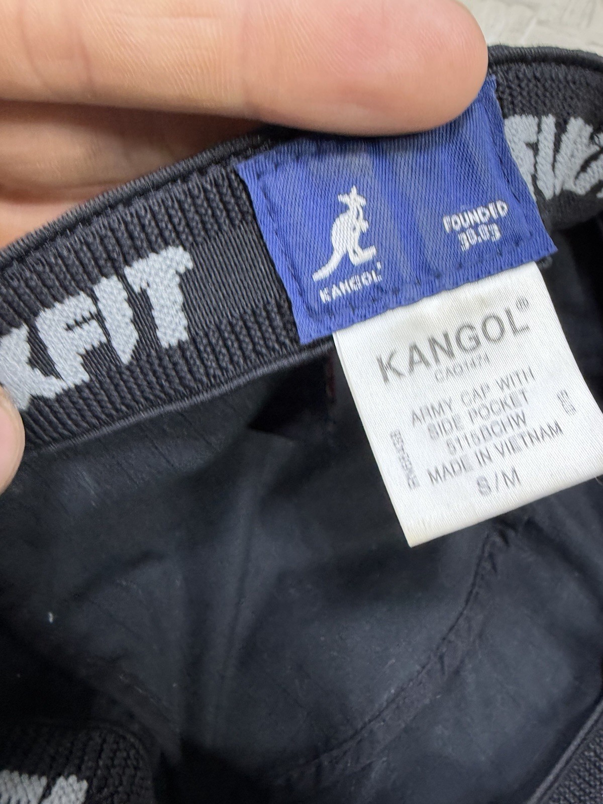 Kangol Black Flexfit Army Cap Hat Kangaroo Logo Lightweight S/M