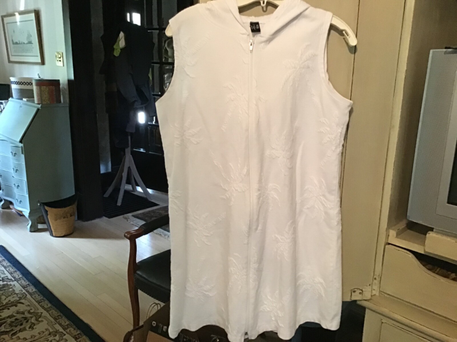 a. n. a. white zip beach coverup M EUC