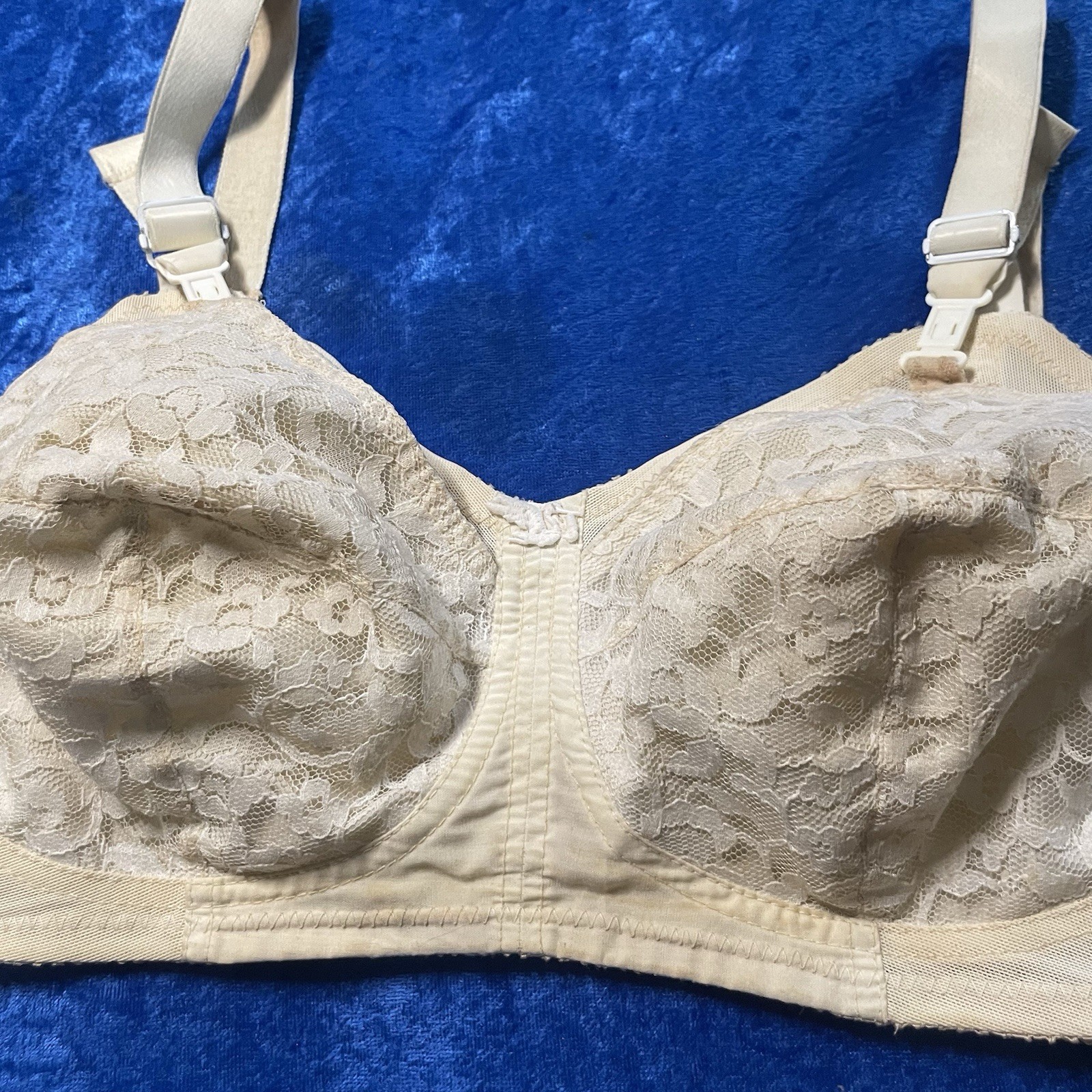 Vintage Sears Bra Nylon Lace 34d? Tag Faded Fair Condition Staining