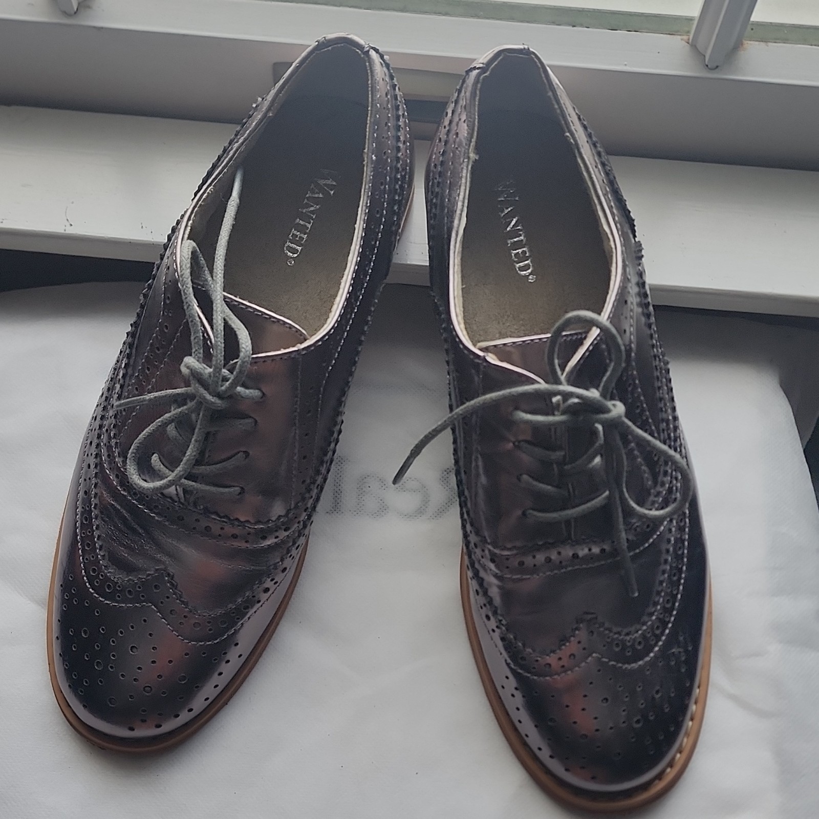 Wanted Silver Wingtip Brogue Lace Up Flats Synthetic PU Upper US Size 8.5