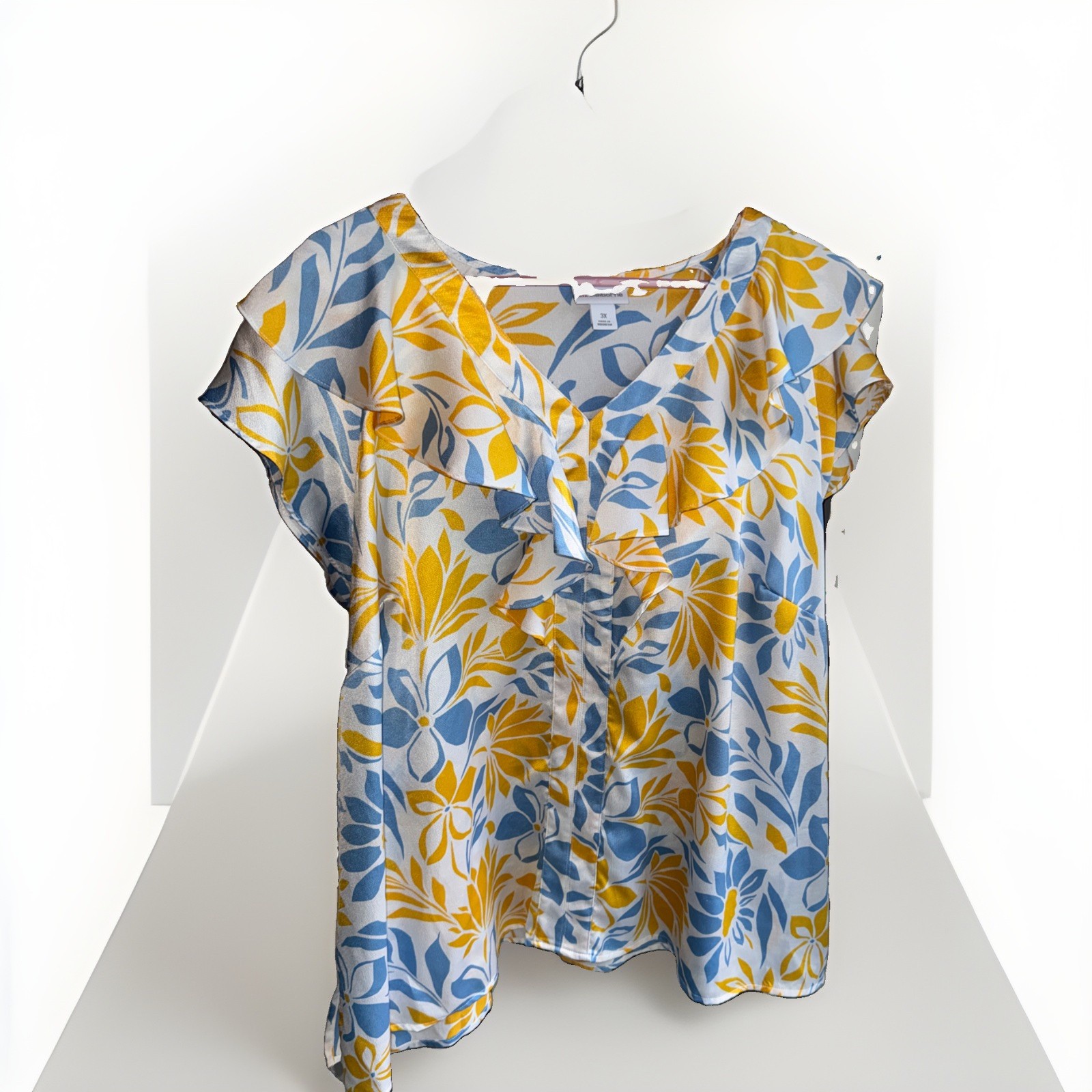 Liz Claiborne Plus Size 3x Blouse Yellow and Light Blue Floral On White EUC