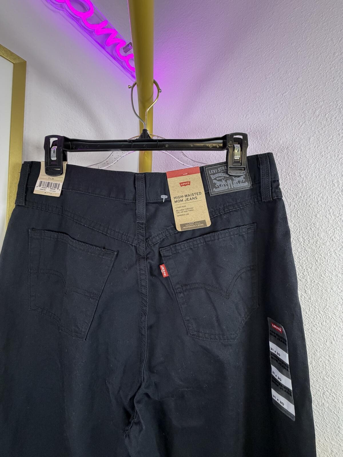 Levi’s High-Waisted Mom Jeans Black 31×30