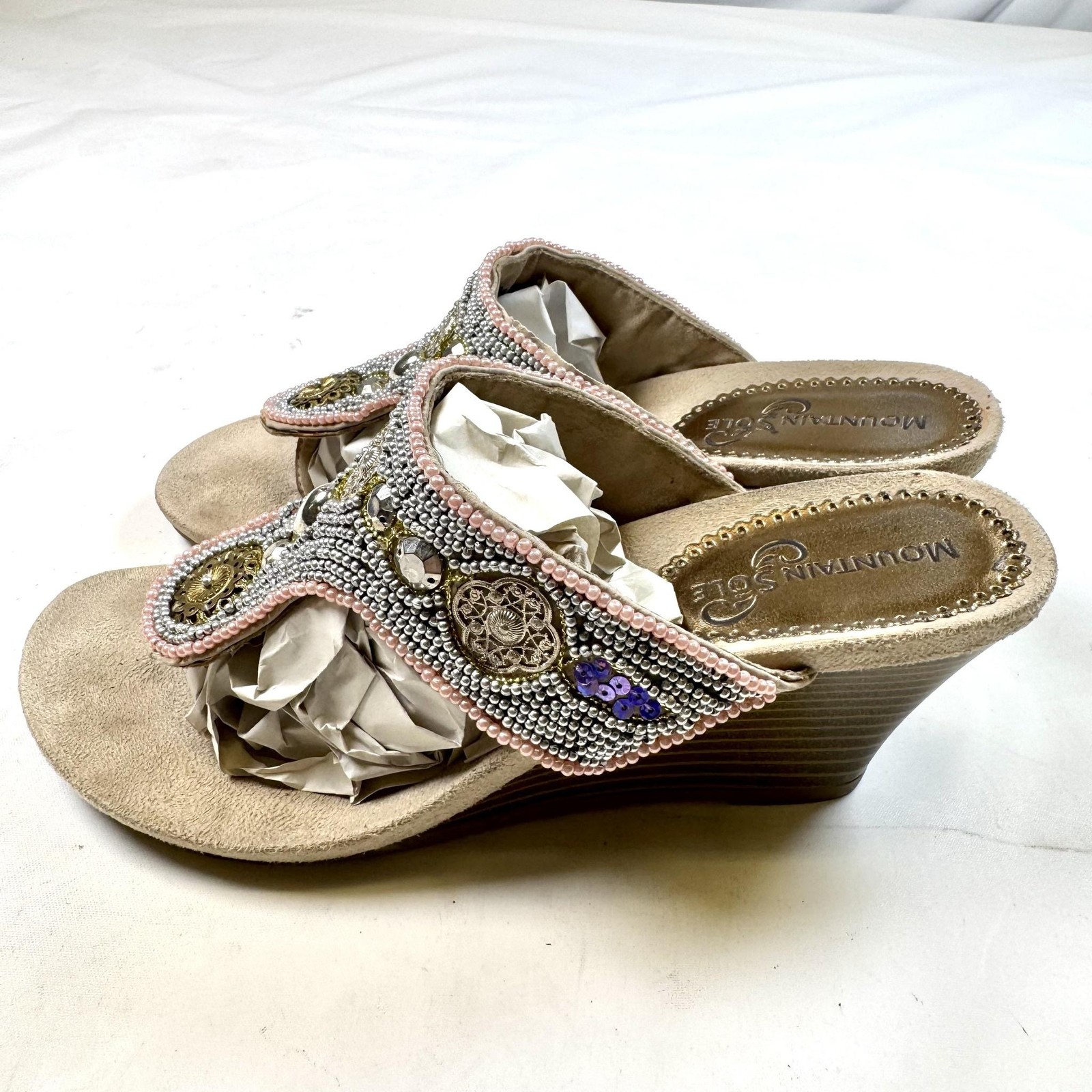 Mountain Sole Lee Shoes Womens Size 8 Beige Beaded Boho Wedge Thong Sandals