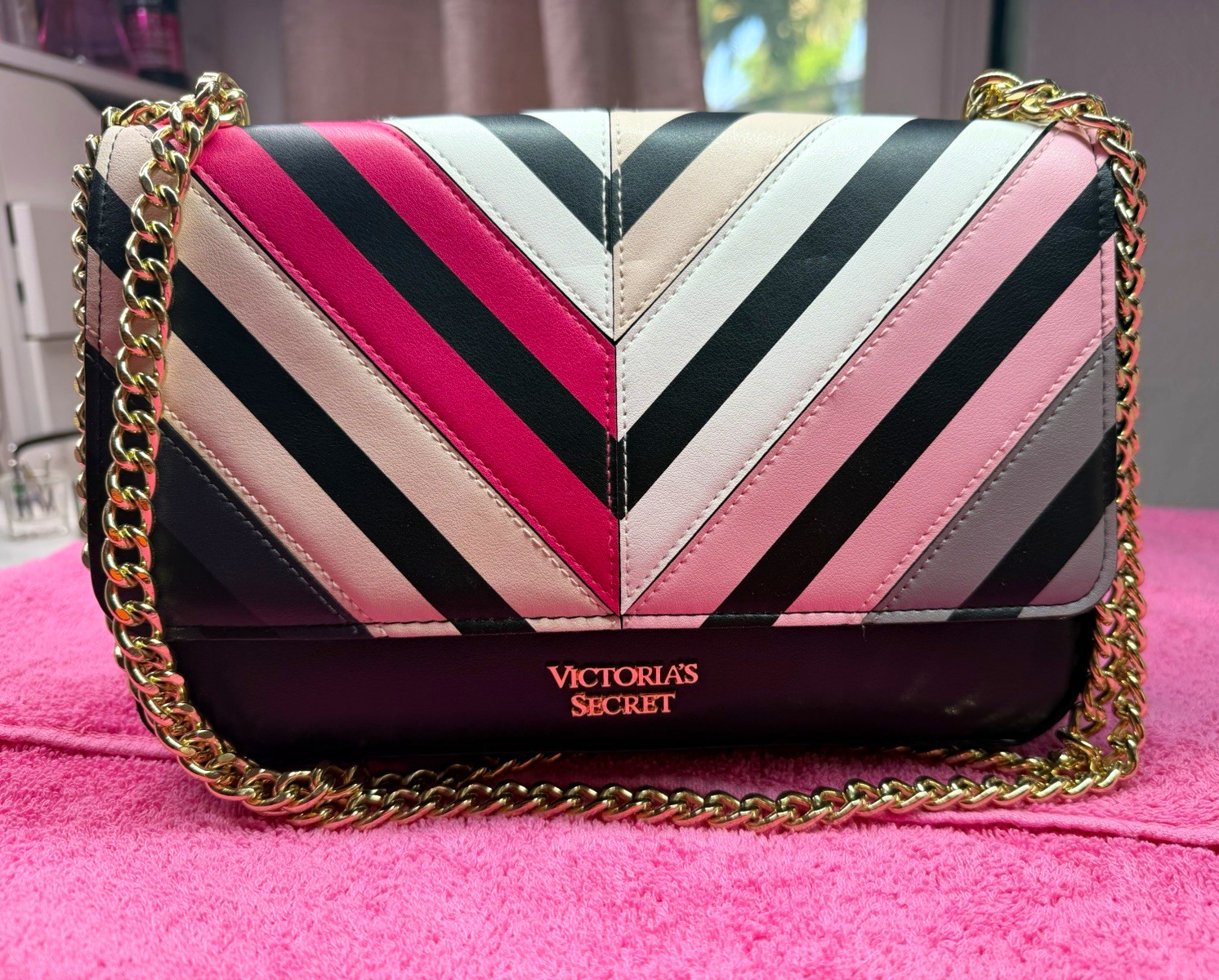 Victoria’s Secret Multicolor Chevron Quilted Chain Shoulder Bag, Magnetic