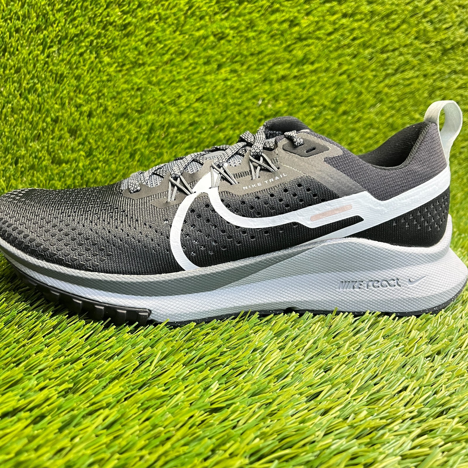 Nike React Pegasus Trail 4 Black Dark Gray Mens Size 7.5 Running Shoes Sneakers