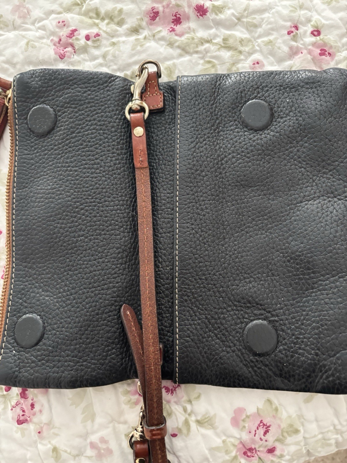 EUC Dooney & Bourke Black Pebble Grain Camera Zip Crossbody bag