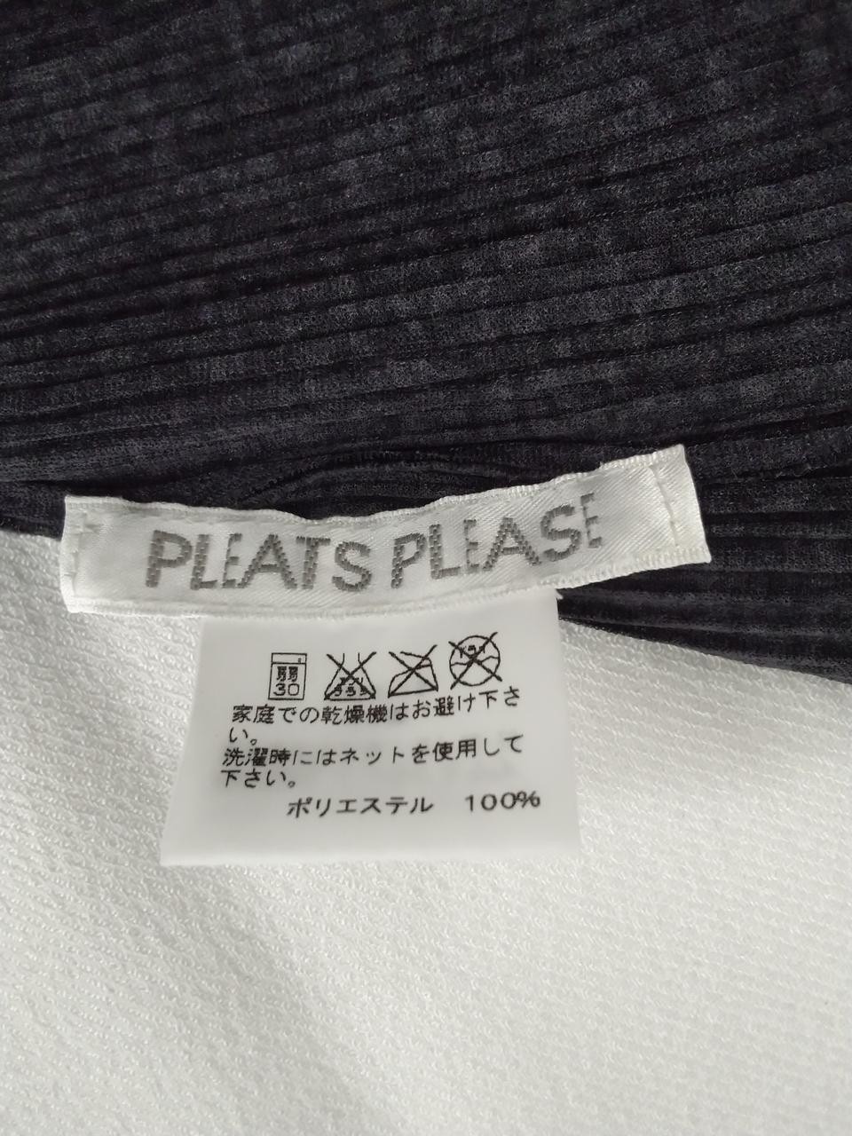 Pleats Please Turtleneck Top Women’s Gray Size 3 Waist 23.6″