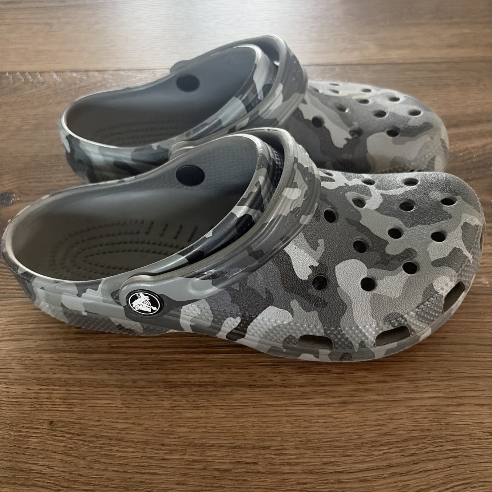 Pre Owned Crocs Black Camo Men’s 4 Woman’s 6 Excellent Condition