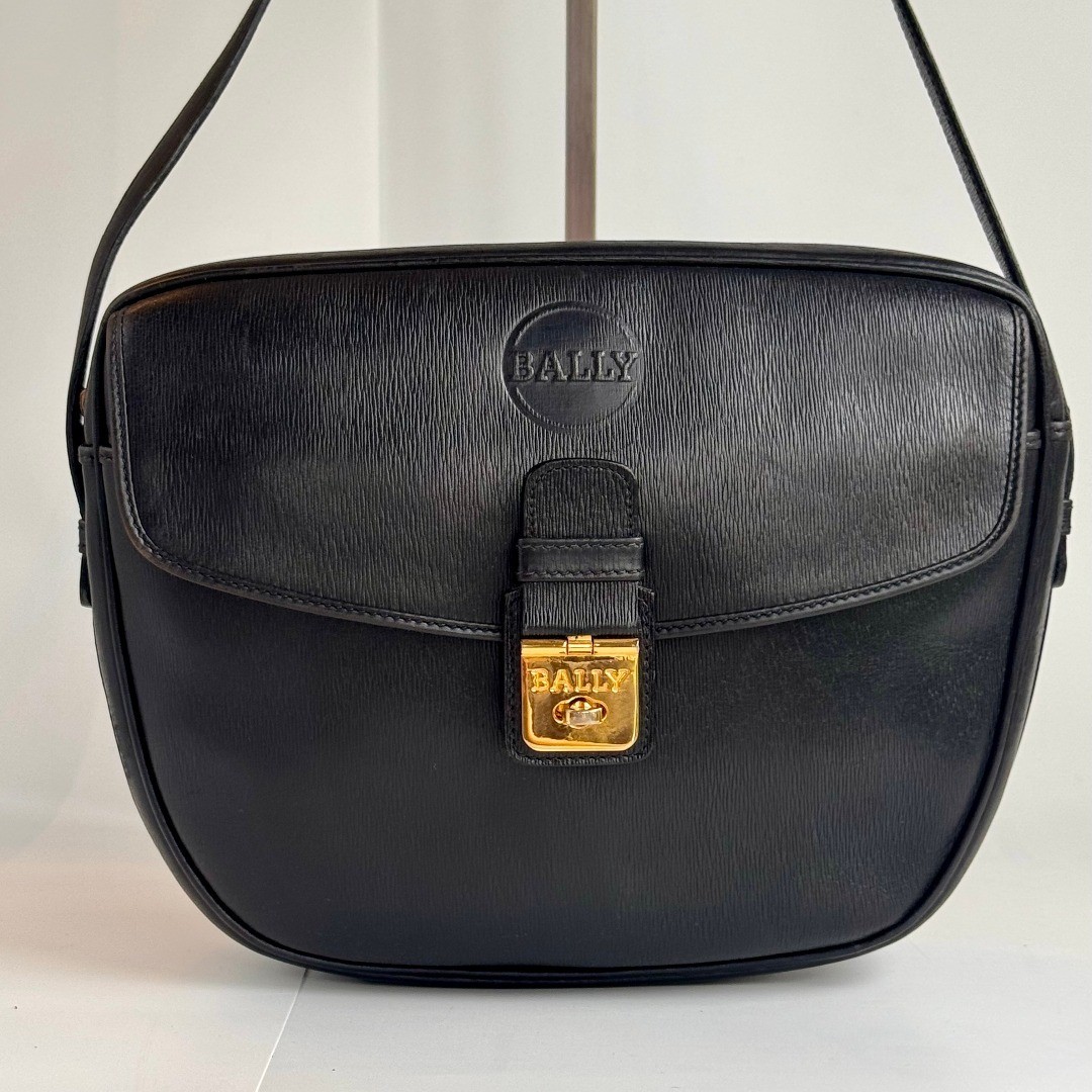 BALLY Vintage Leather Shoulder Bag Black Made in Italy Size: W:9,8 × H:7.9 in.