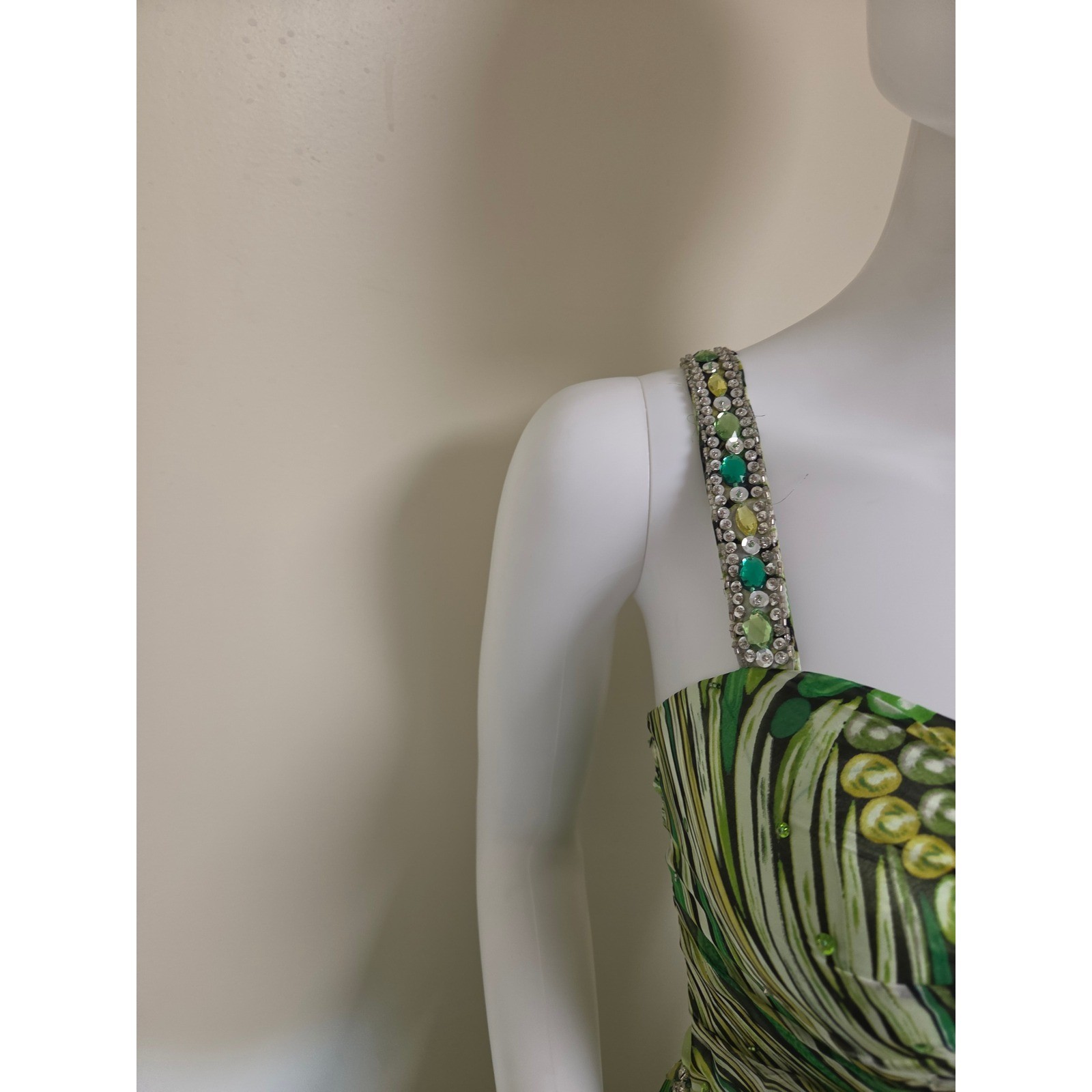 Mori Lee Madeline Gardner Green Silk Beaded Keyhole Formal Gown Dress Size 1/2