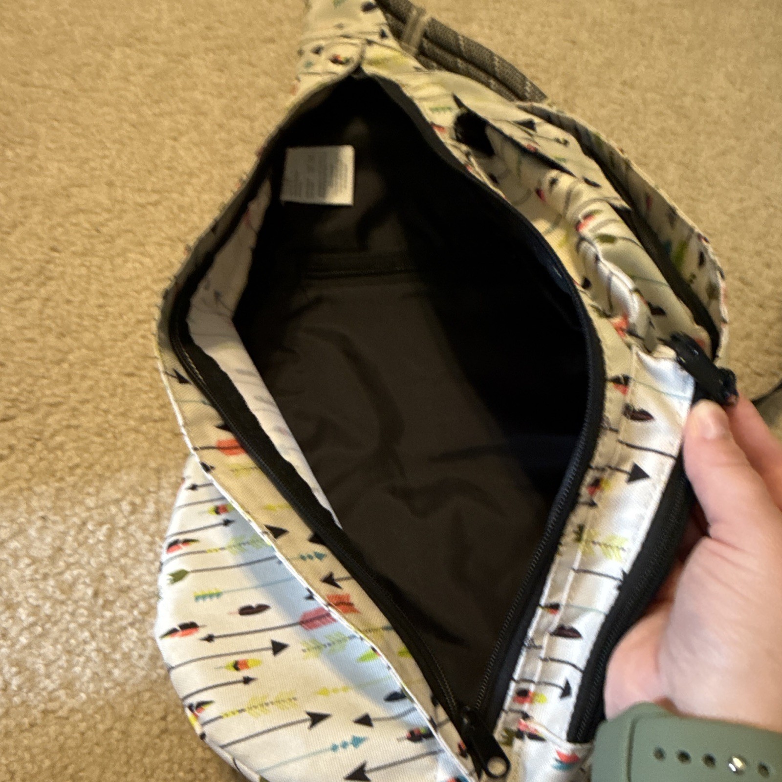 KAVU Arrow White/Multicolor Crossbody Sling Bag Adjustable Strap Zip