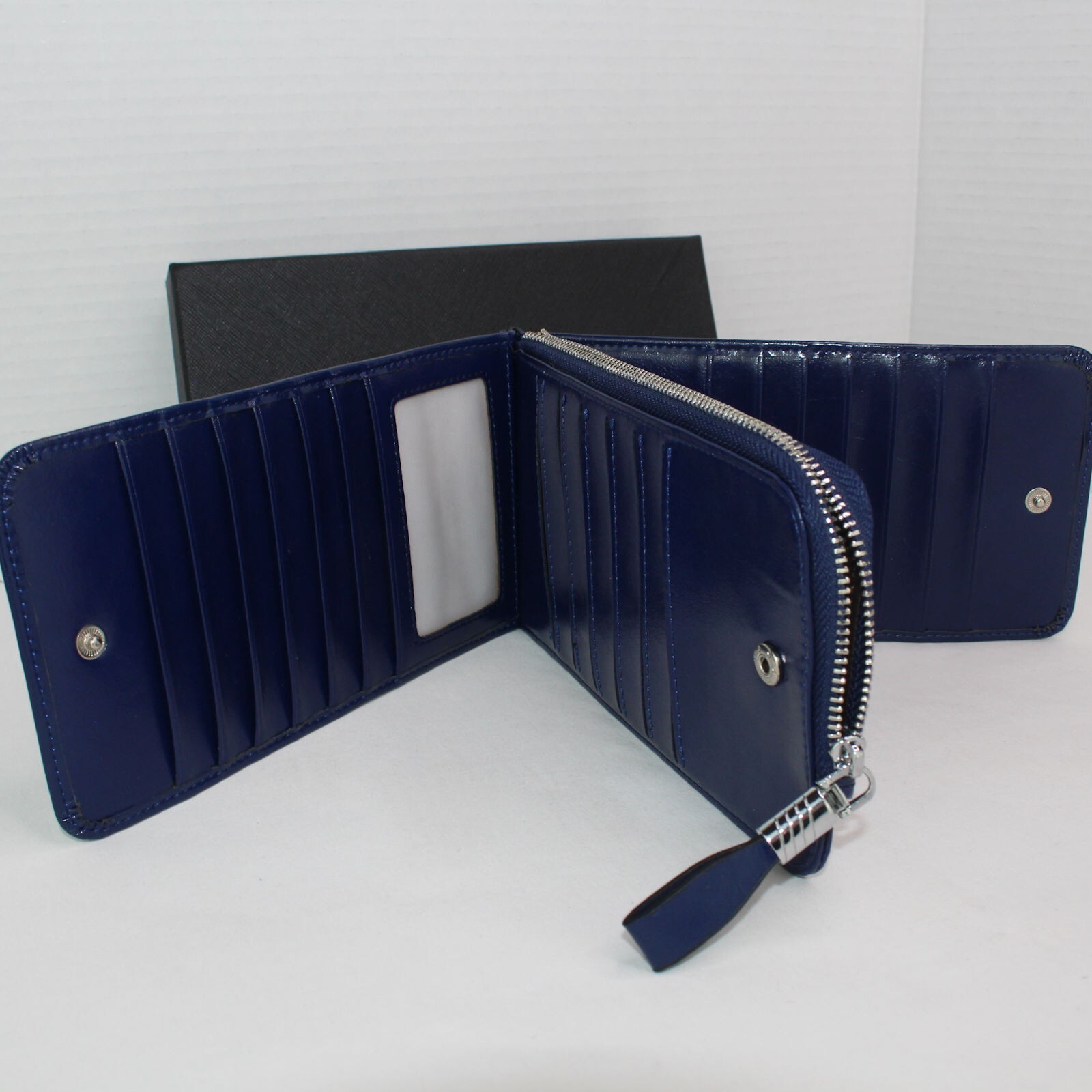 Jeeburyee Blue Oil Waxed Ladies Wallet 26 Card Slots Zipper Center NWOT in Box