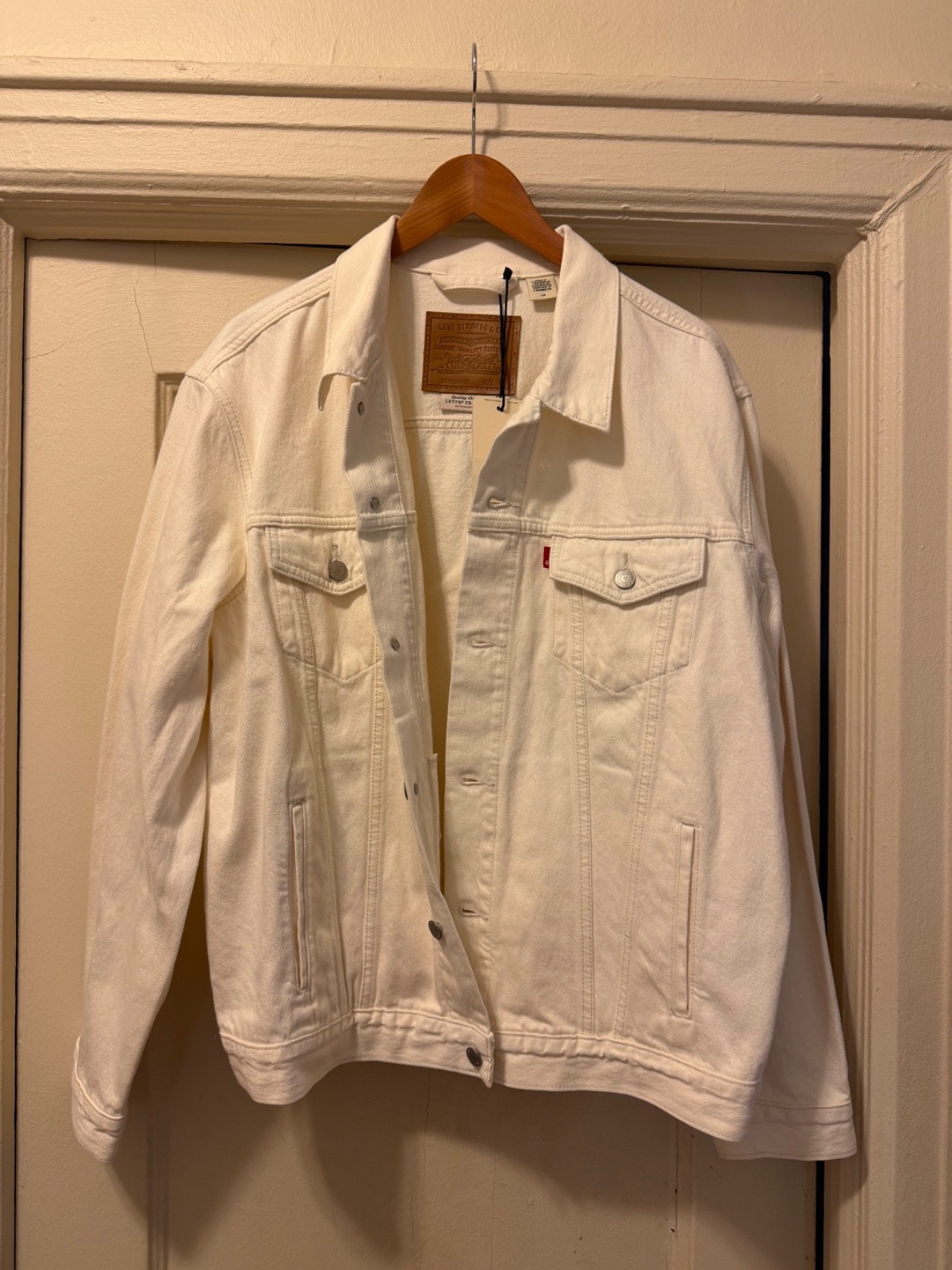 NEW – Levi’s Men’s Large Ivory White Denim Trucker Jacket
