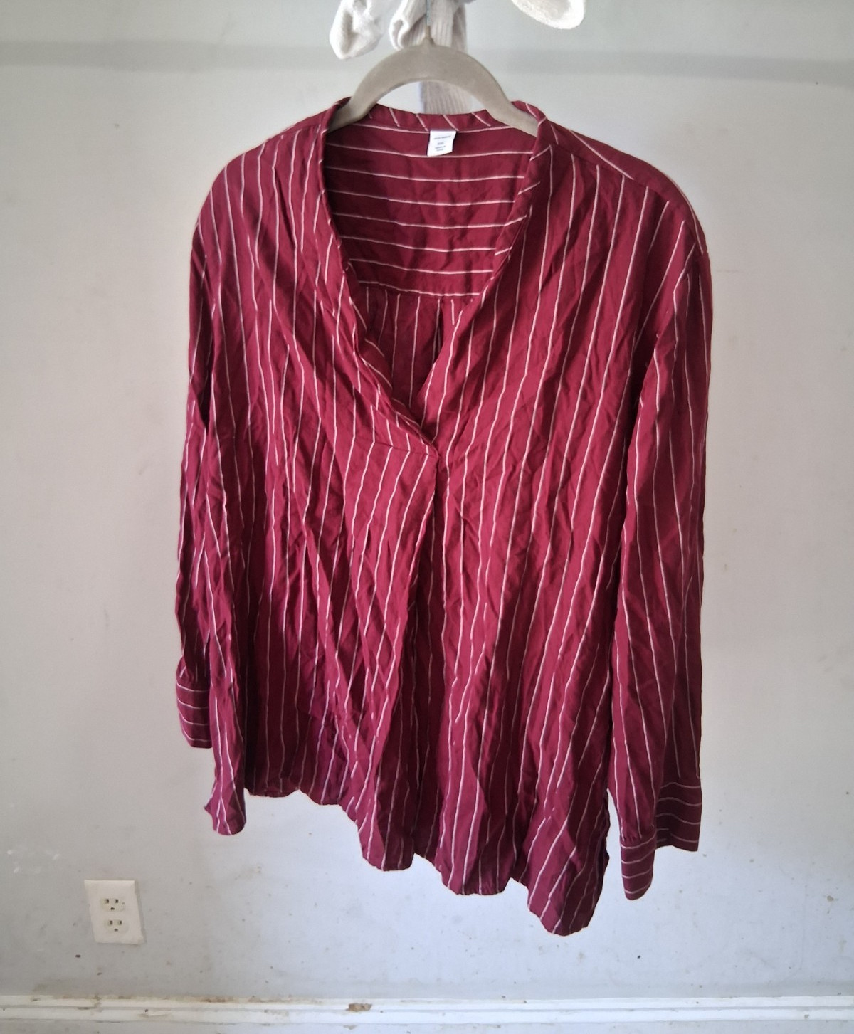 Old Navy Women’s XXL Burgundy/White Striped V-Neck Long Sleeve Pullover Blouse