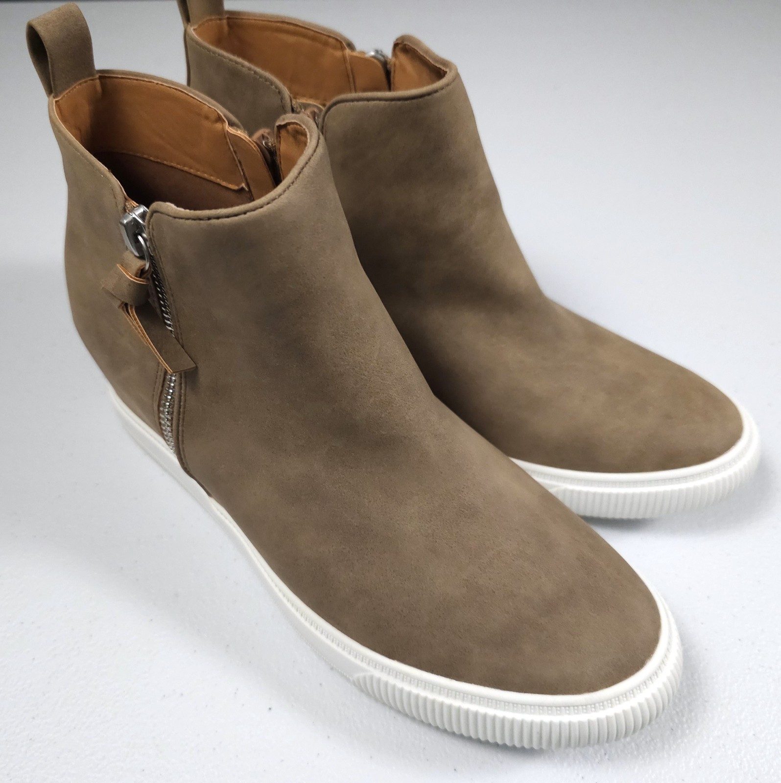 REPORT Kismet Women’s Tan Wedge Ankle Boots. Size 8.5