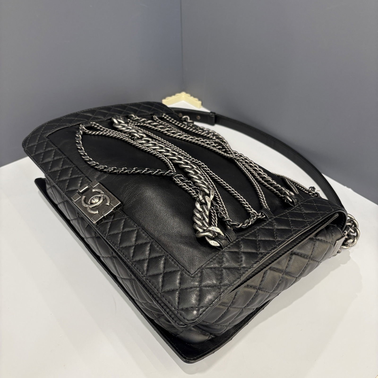 Chanel Enchained Boy Flap Black Calfskin (hs021026a2)