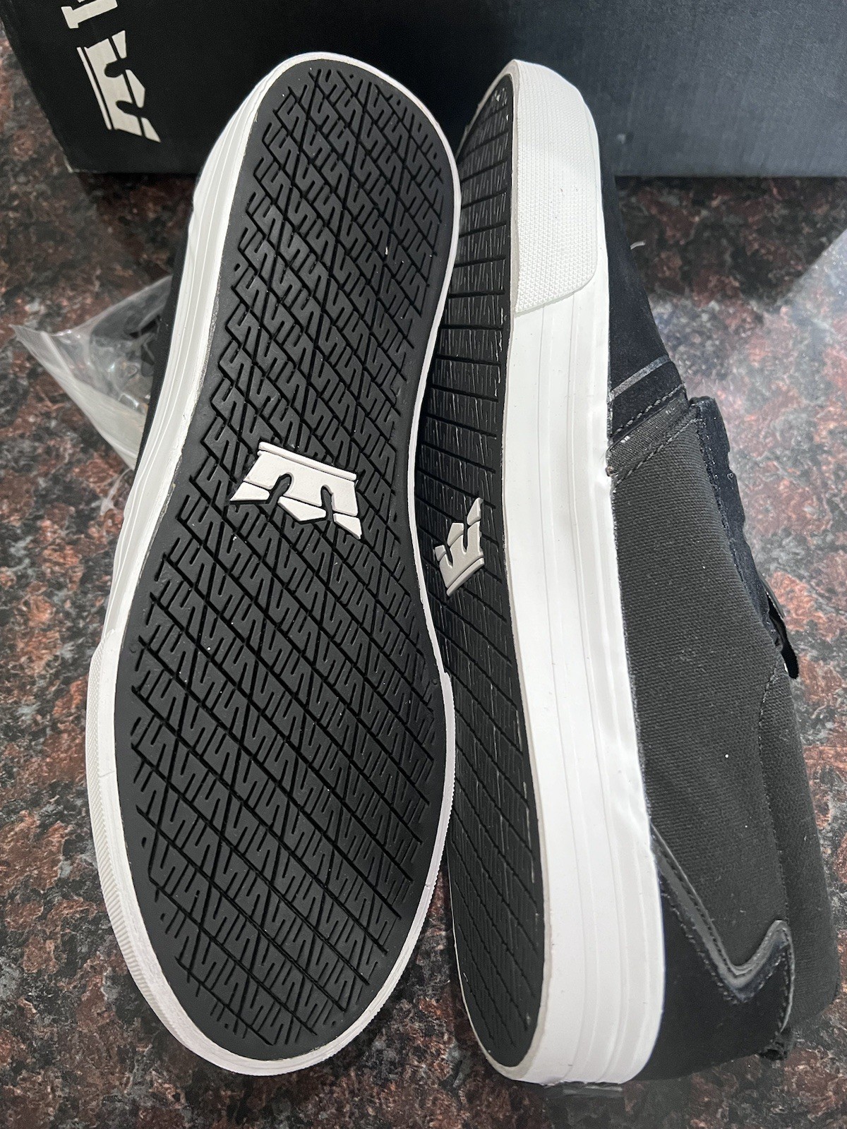 Supra Mens Sneakers Flow Black/White Size11- 08325-002-M