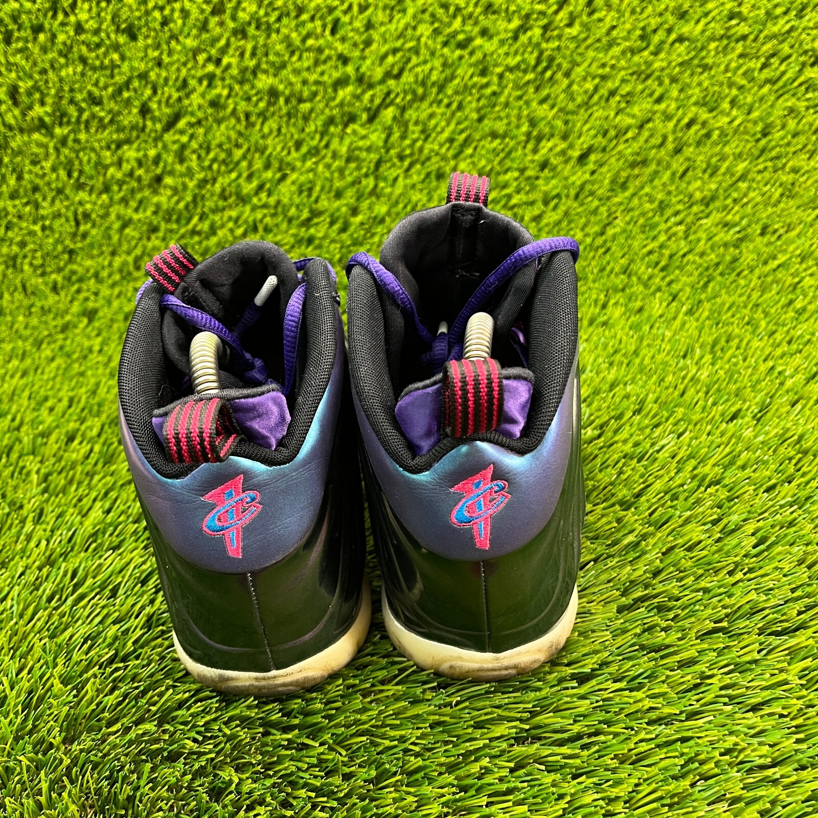 Nike Air Foamposite One Girls Size 6Y Purple Athletic Lifestyle Shoes Sneakers