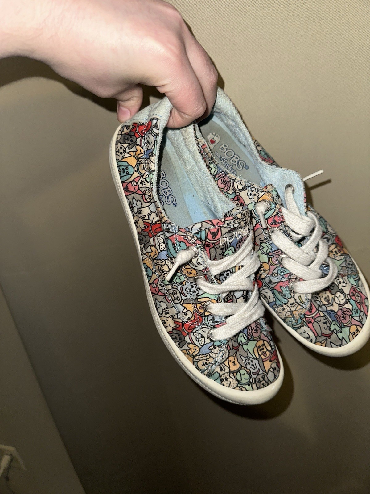 Skechers Women’s Bobs Beach Bingo – Woof Pack all over dog print size 7.5